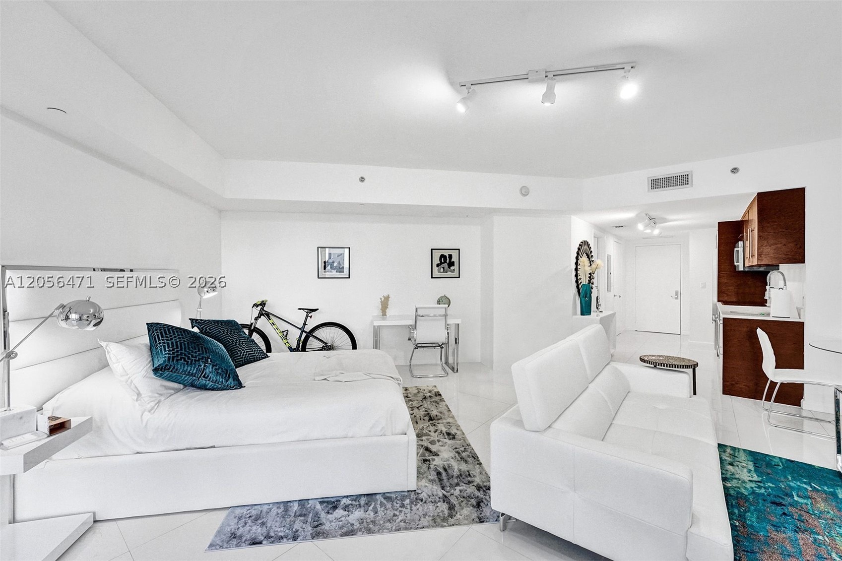 475 Brickell Ave #2708, Miami FL 33131