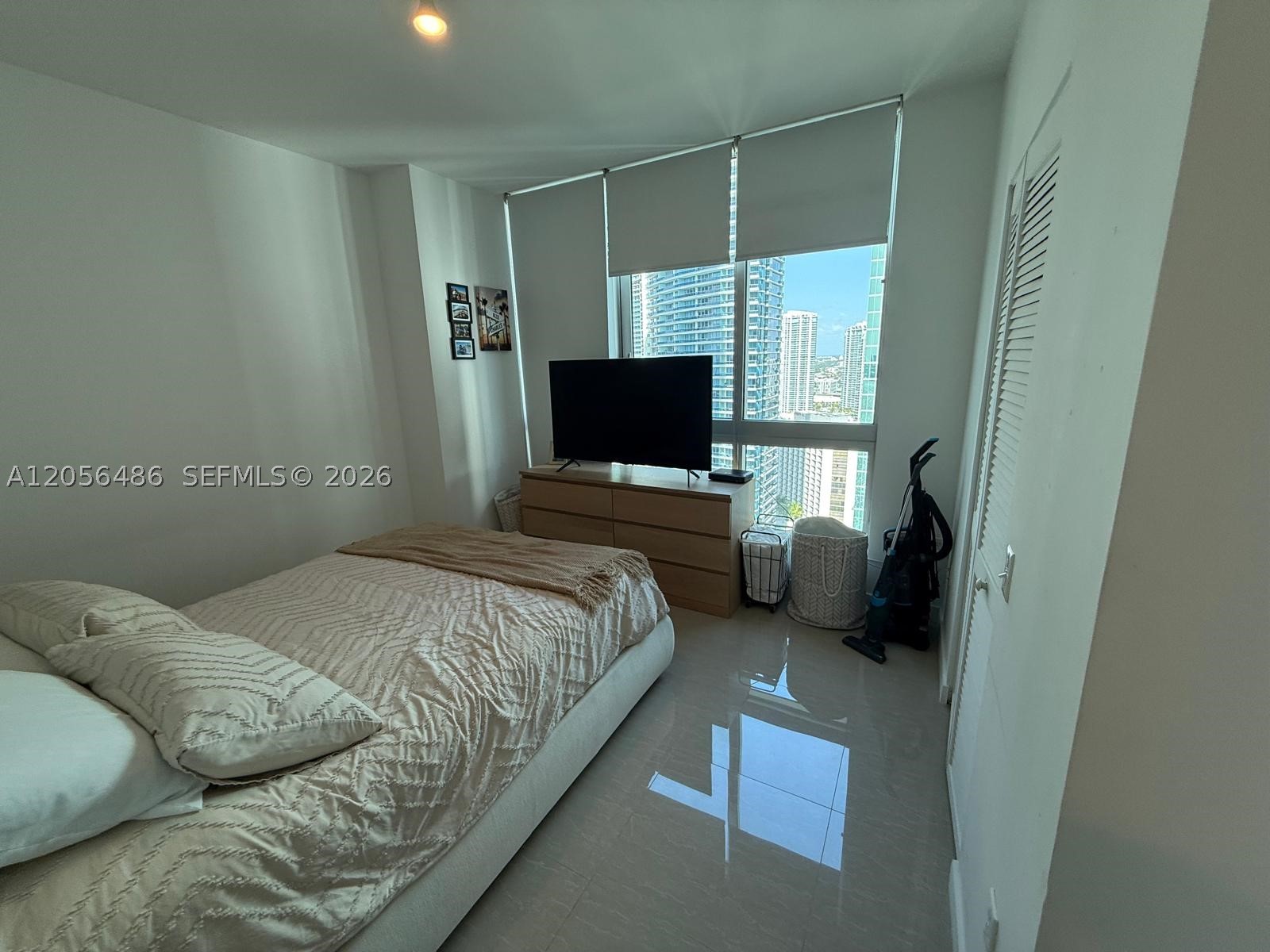 300 S Biscayne Blvd #T-3301, Miami FL 33131