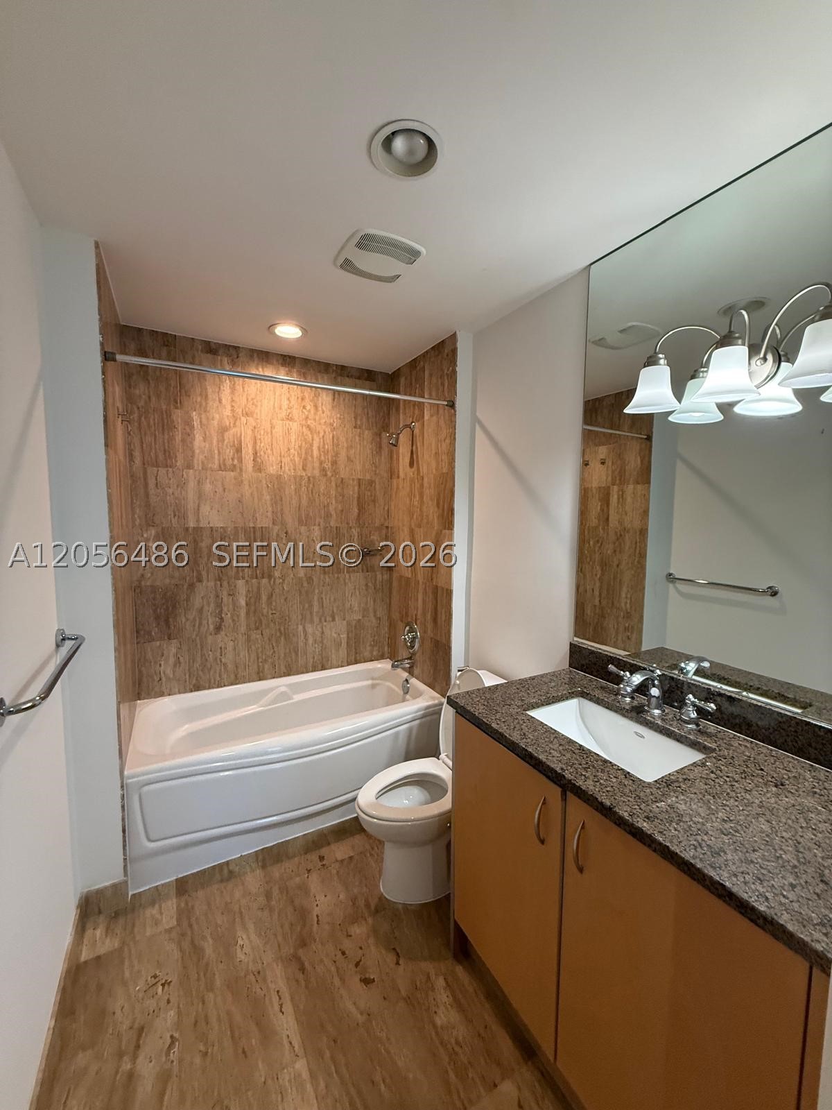 300 S Biscayne Blvd #T-3301, Miami FL 33131