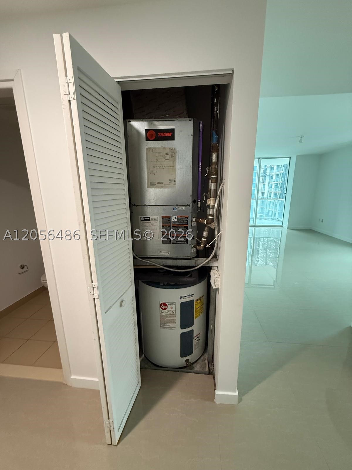 300 S Biscayne Blvd #T-3301, Miami FL 33131