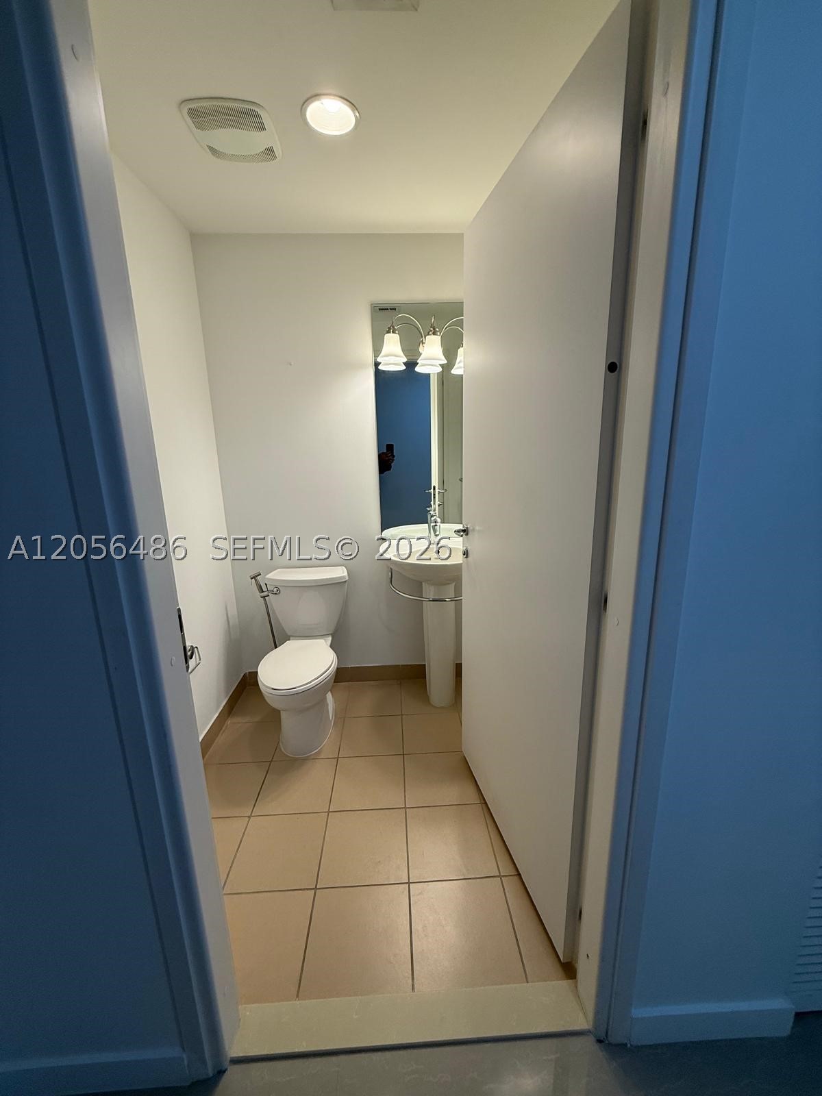300 S Biscayne Blvd #T-3301, Miami FL 33131