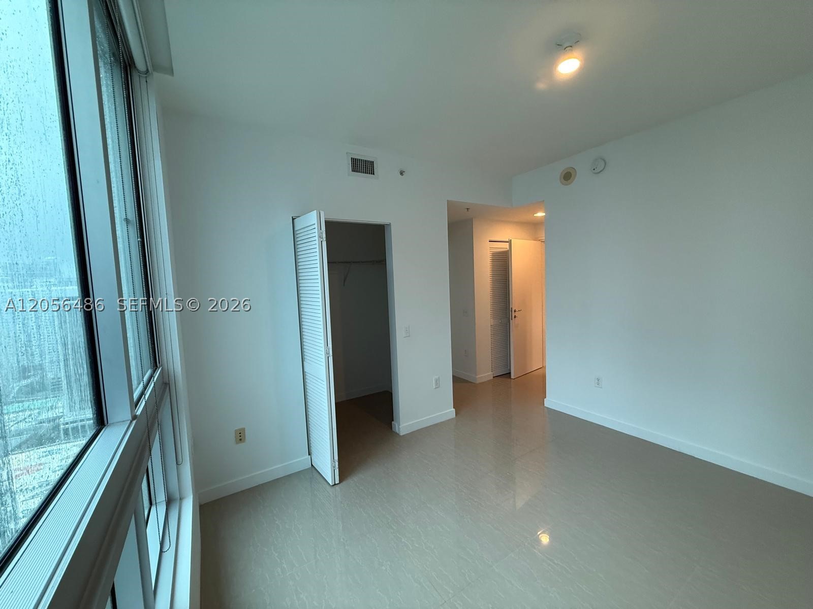 300 S Biscayne Blvd #T-3301, Miami FL 33131
