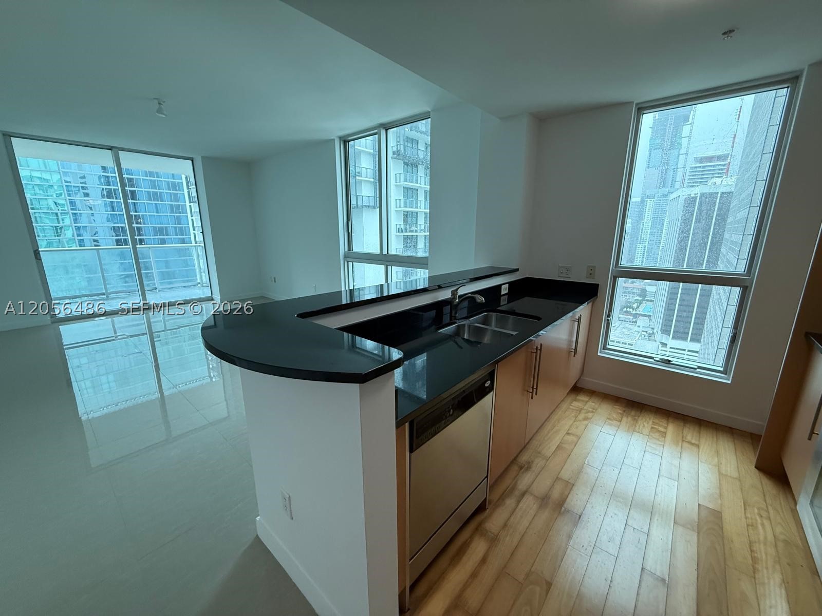 300 S Biscayne Blvd #T-3301, Miami FL 33131
