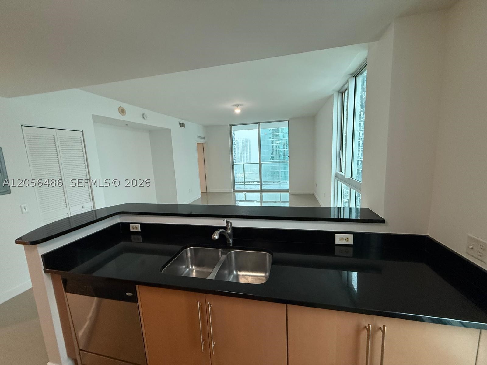 300 S Biscayne Blvd #T-3301, Miami FL 33131