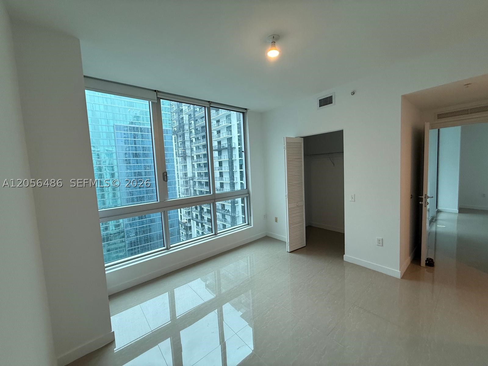 300 S Biscayne Blvd #T-3301, Miami FL 33131