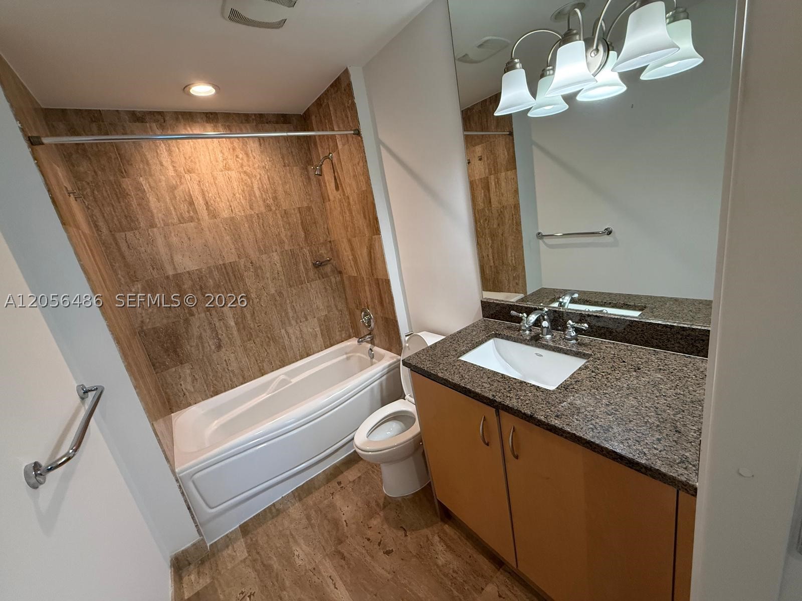 300 S Biscayne Blvd #T-3301, Miami FL 33131