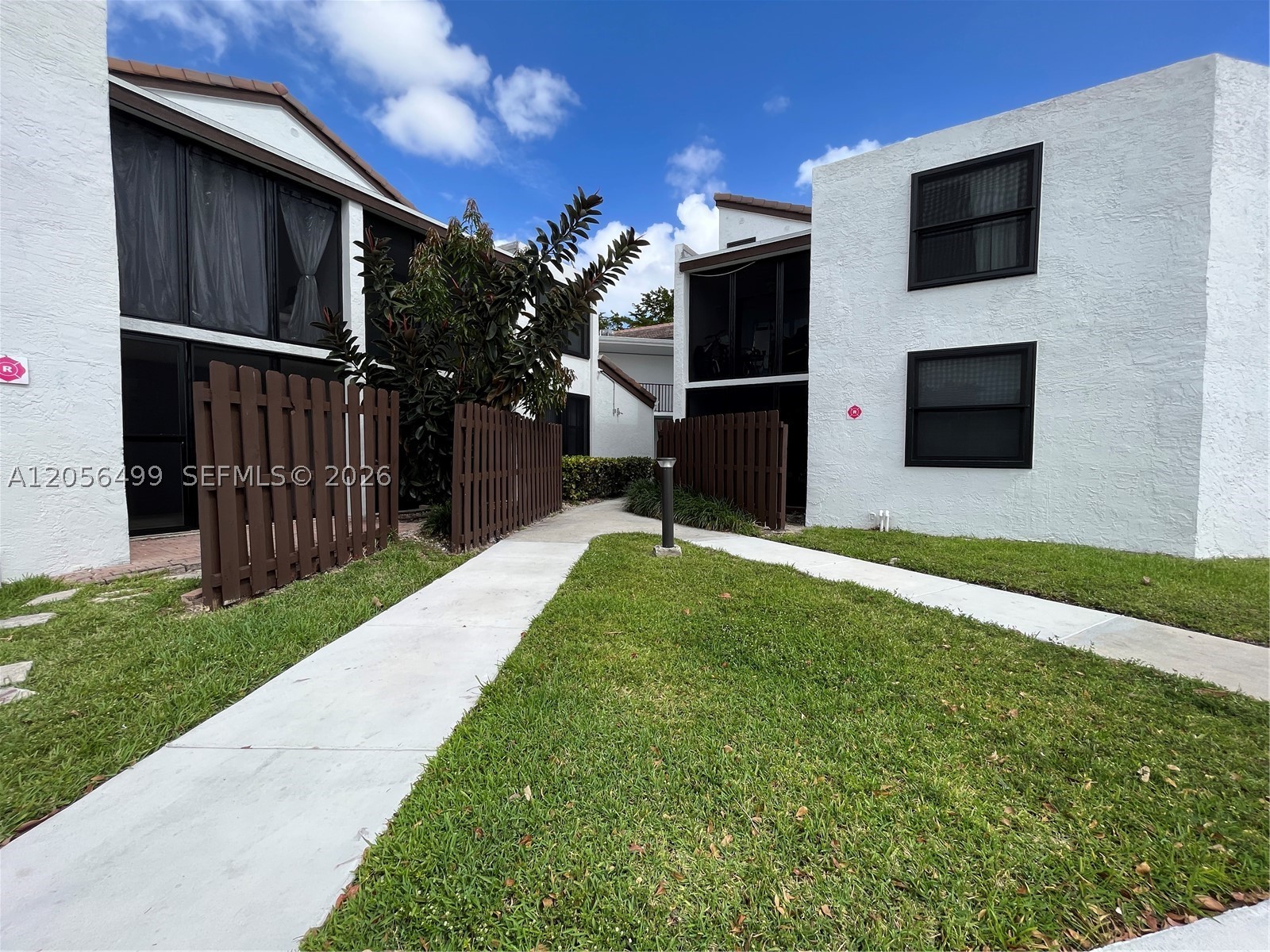 215 Lake Pointe Dr #104, Oakland Park FL 33309