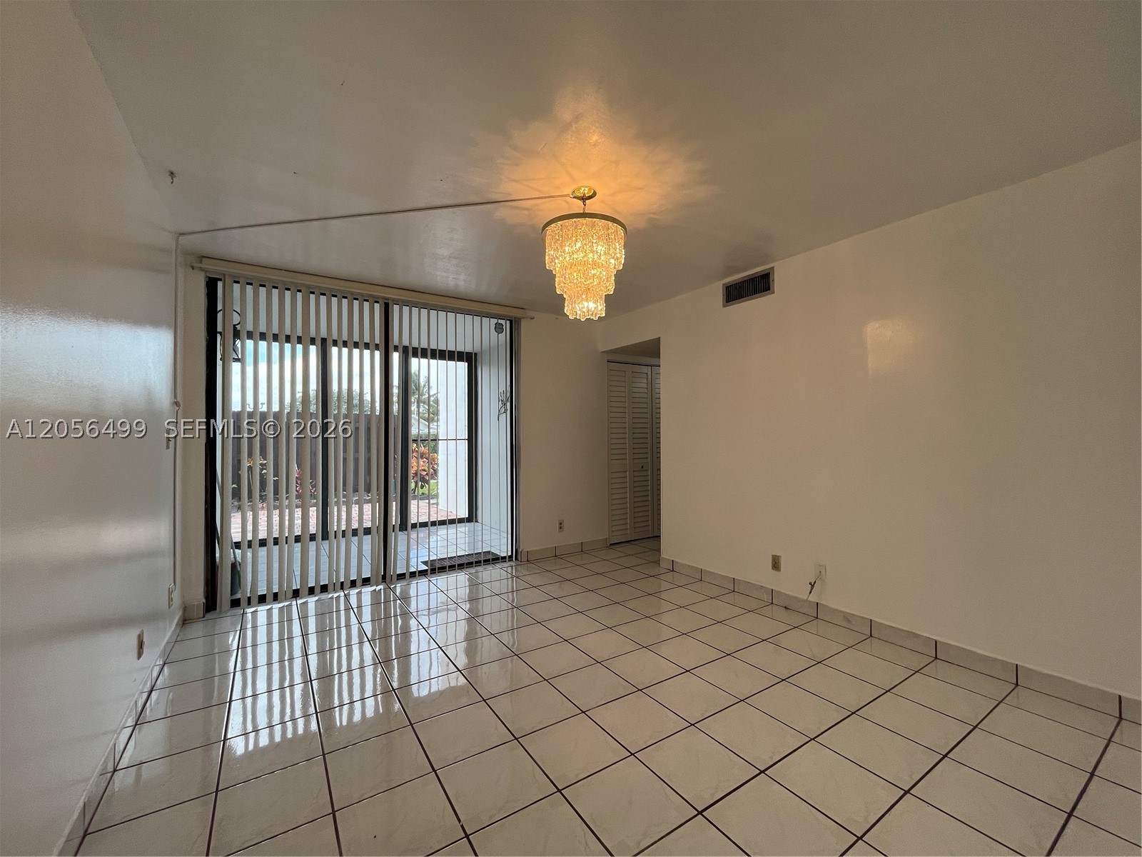 215 Lake Pointe Dr #104, Oakland Park FL 33309