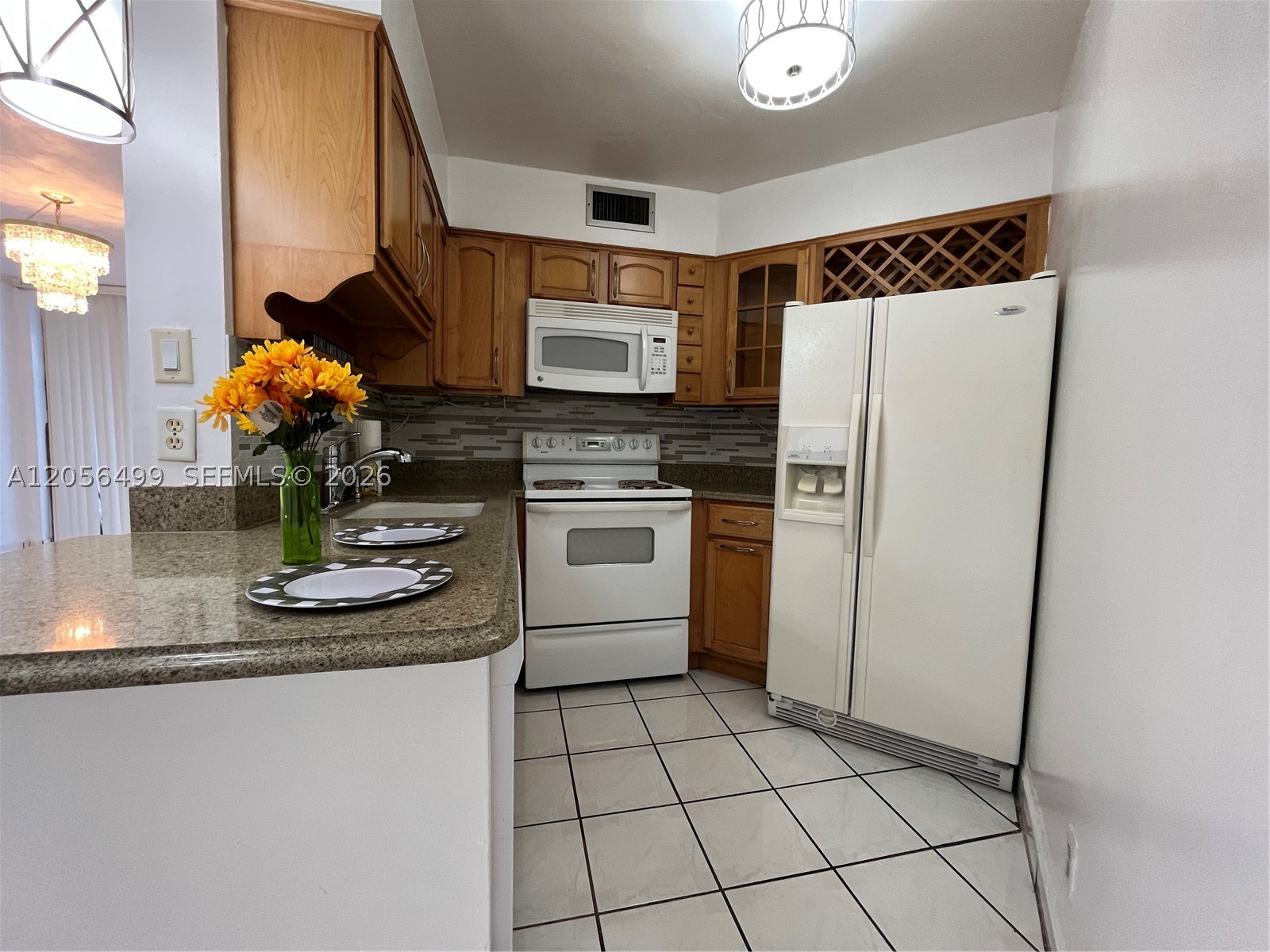 215 Lake Pointe Dr #104, Oakland Park FL 33309