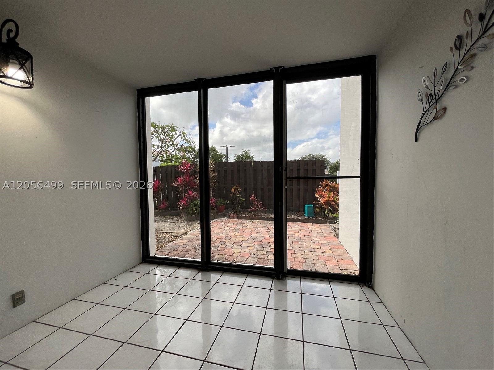 215 Lake Pointe Dr #104, Oakland Park FL 33309