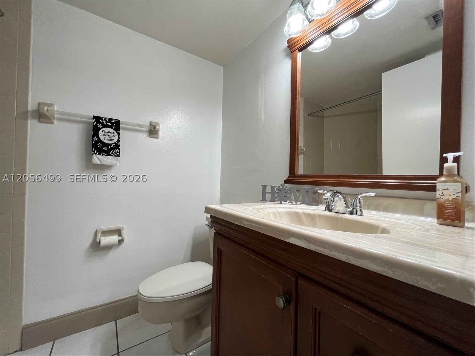 215 Lake Pointe Dr #104, Oakland Park FL 33309