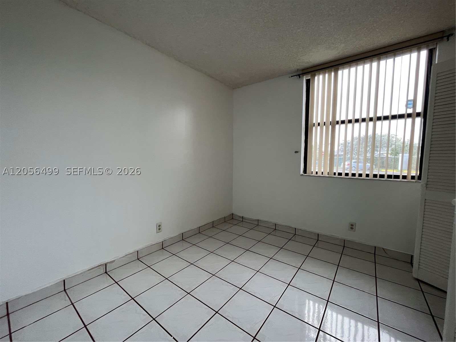 215 Lake Pointe Dr #104, Oakland Park FL 33309