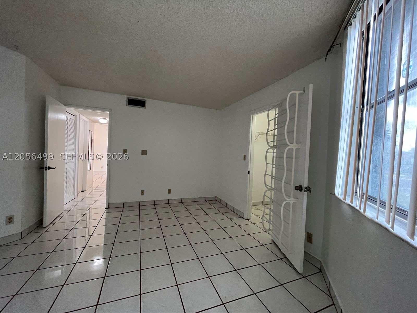 215 Lake Pointe Dr #104, Oakland Park FL 33309