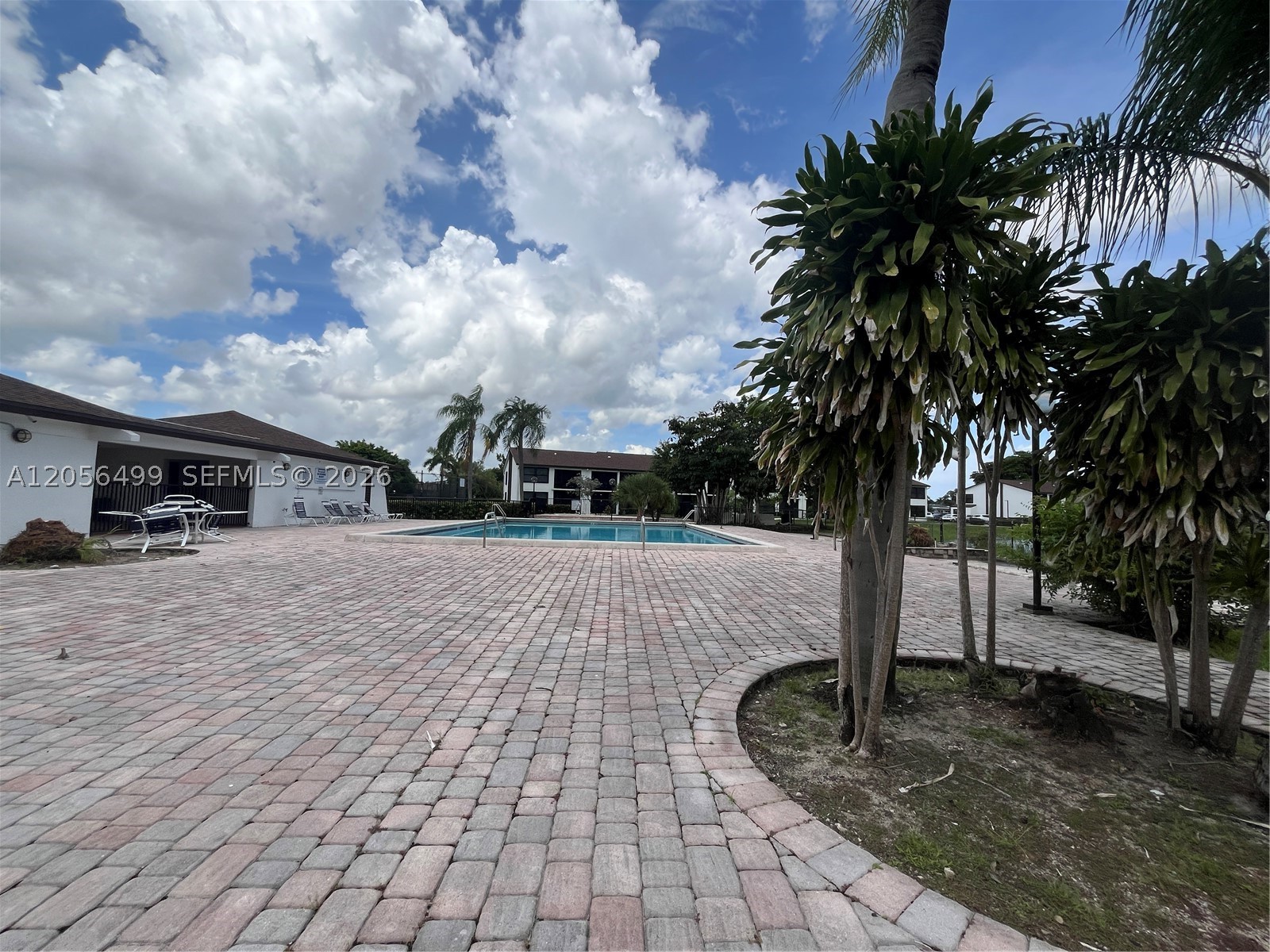 215 Lake Pointe Dr #104, Oakland Park FL 33309