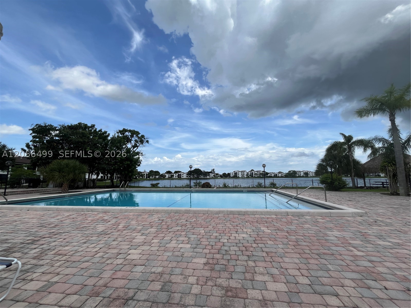 215 Lake Pointe Dr #104, Oakland Park FL 33309