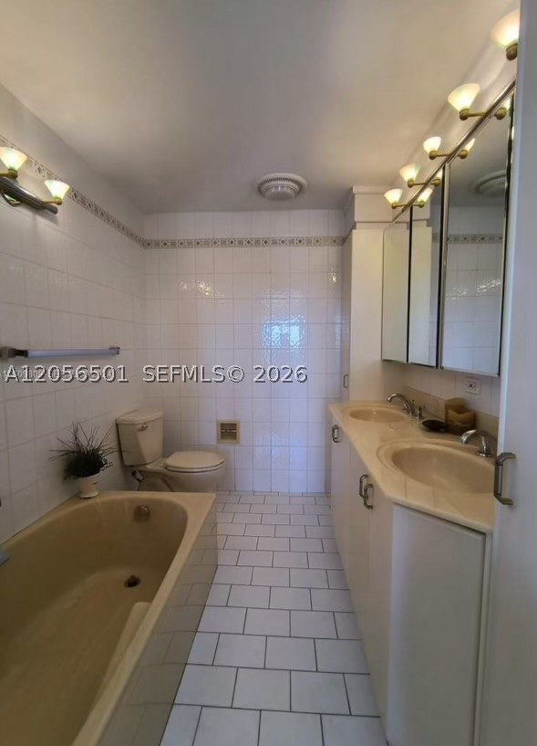 3545 NE 167th St #408, North Miami Beach FL 33160