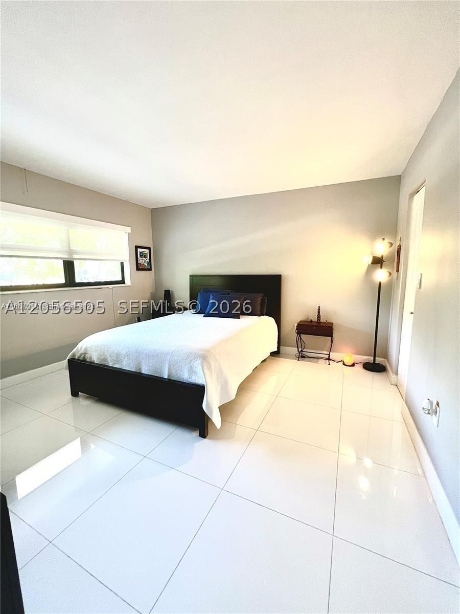 200 Golden Isles Dr #206, Hallandale Beach FL 33009