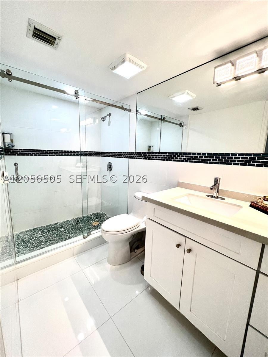200 Golden Isles Dr #206, Hallandale Beach FL 33009