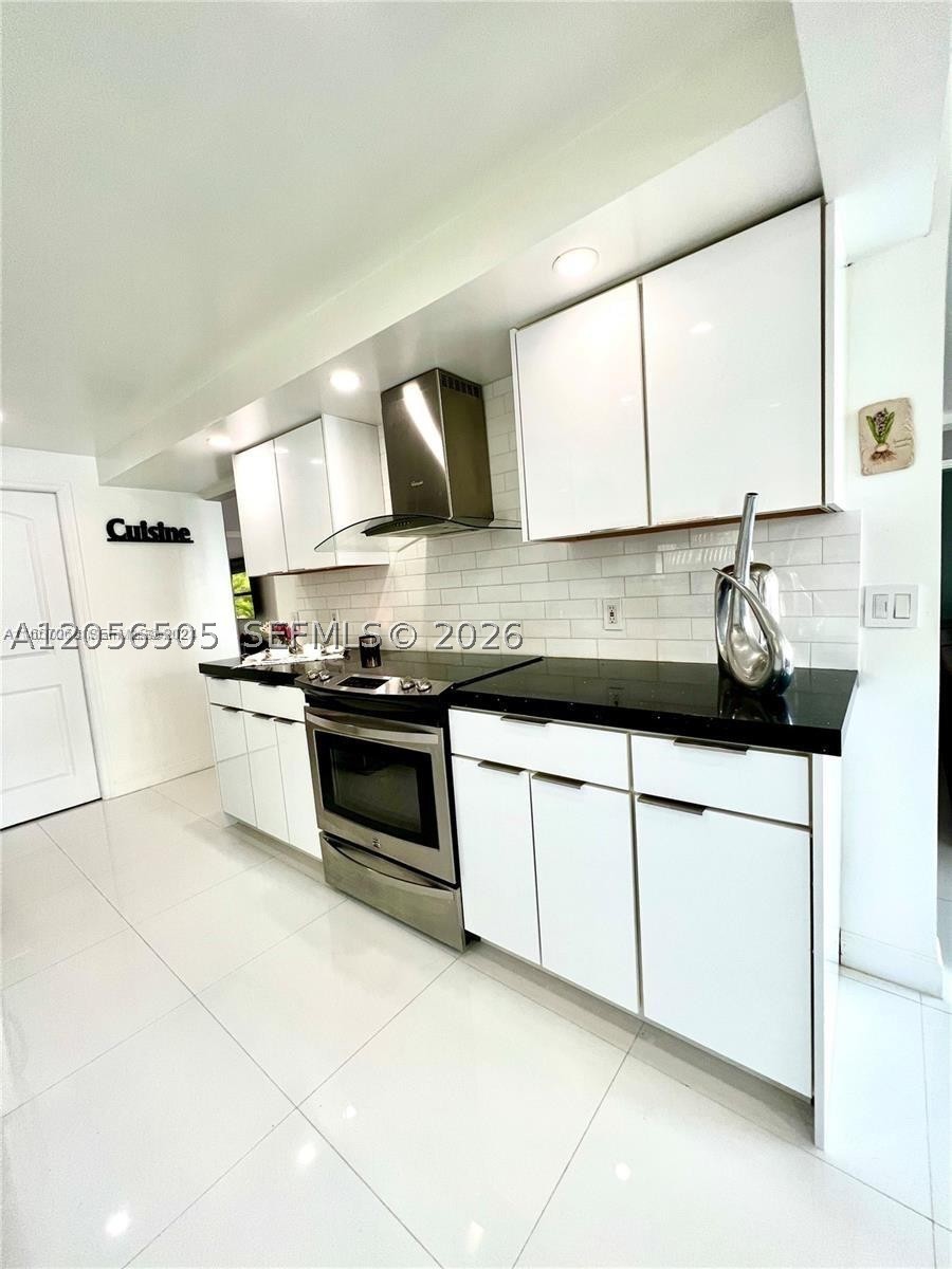 200 Golden Isles Dr #206, Hallandale Beach FL 33009
