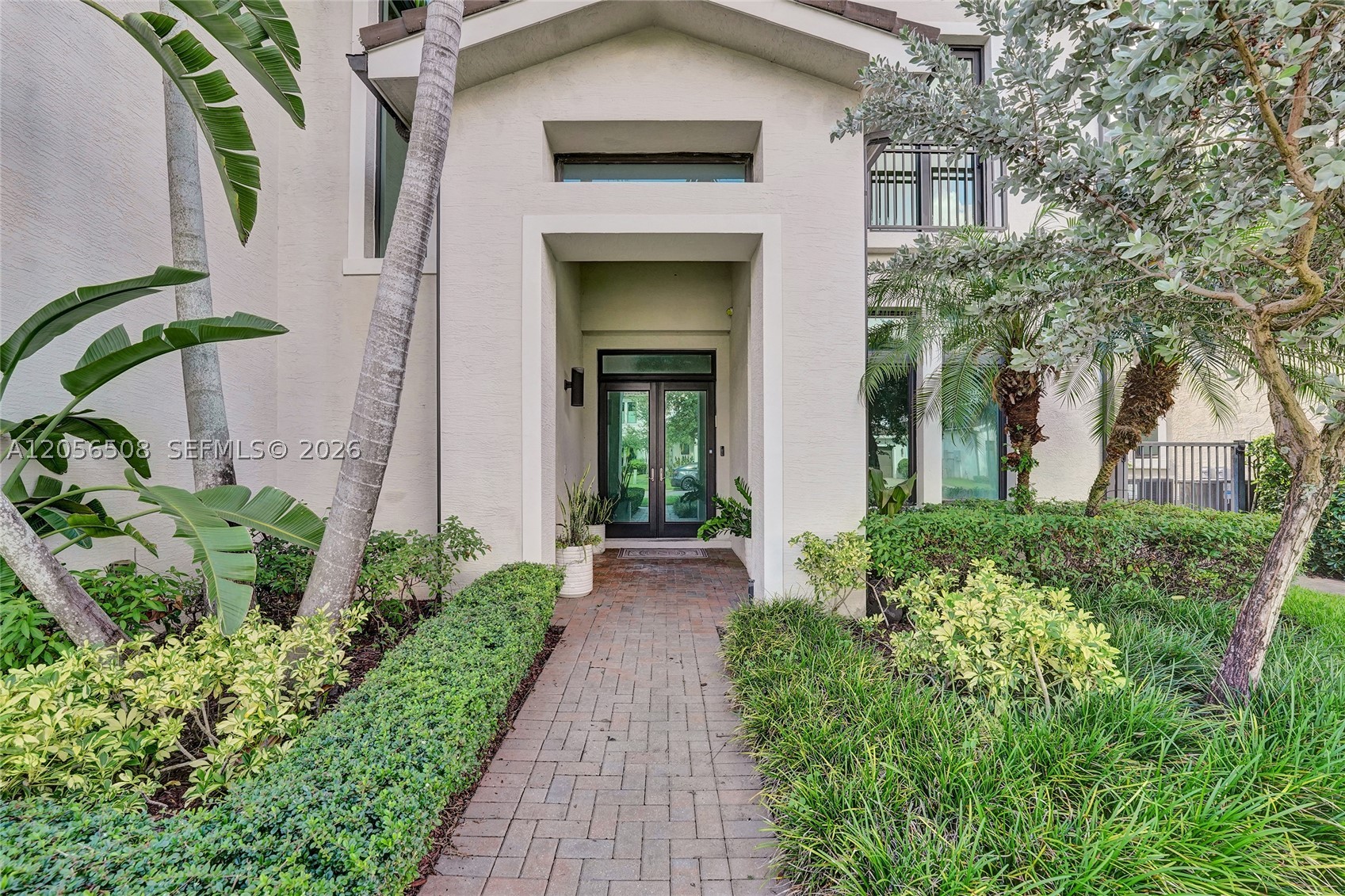 5742 E Brookfield Cir E, Hollywood FL 33312