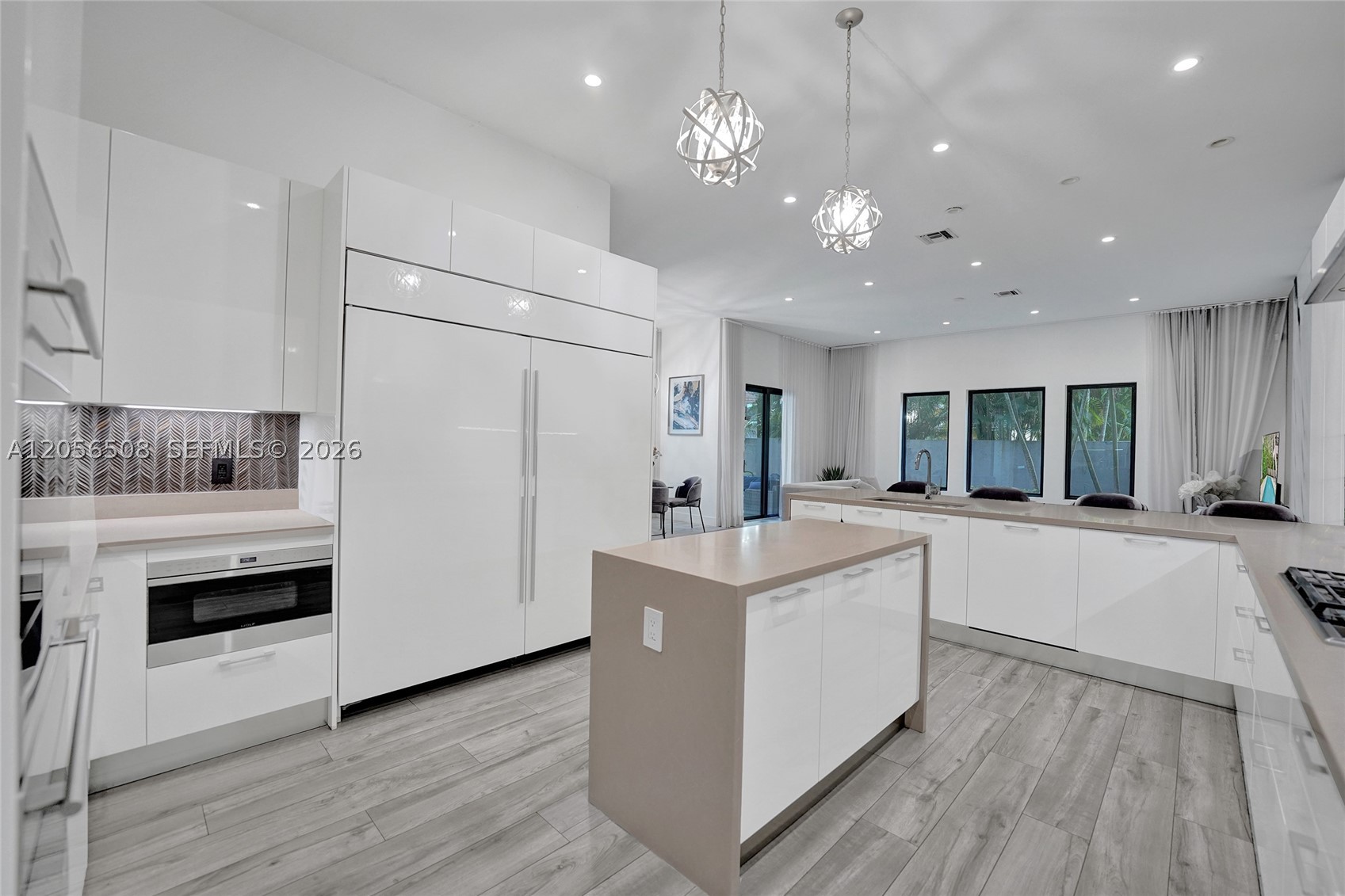 5742 E Brookfield Cir E, Hollywood FL 33312