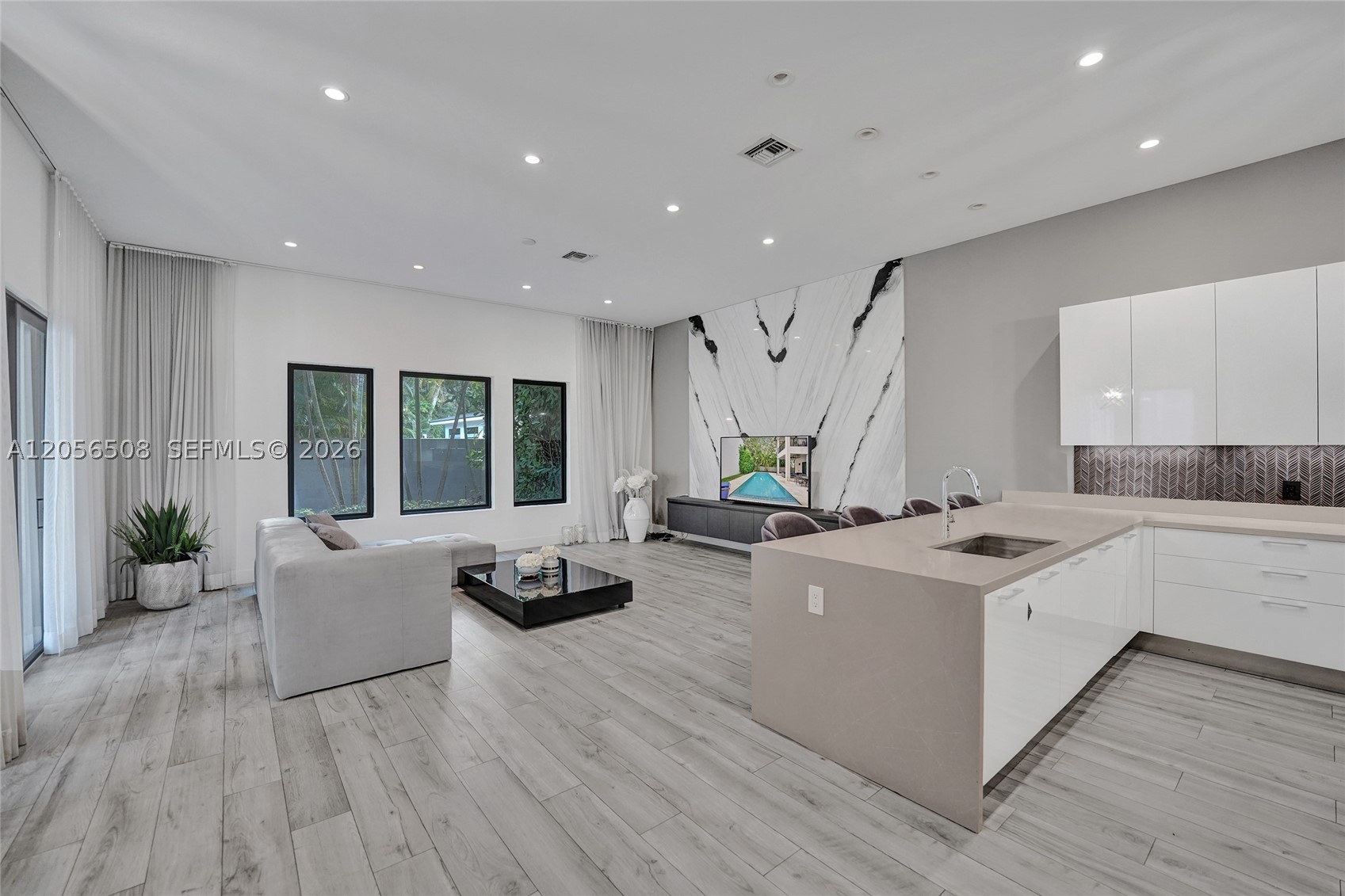 5742 E Brookfield Cir E, Hollywood FL 33312