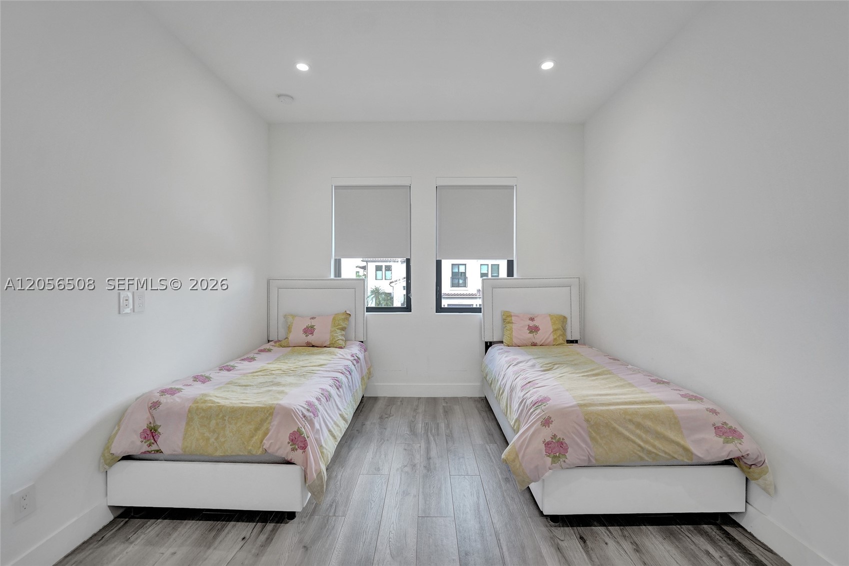 5742 E Brookfield Cir E, Hollywood FL 33312