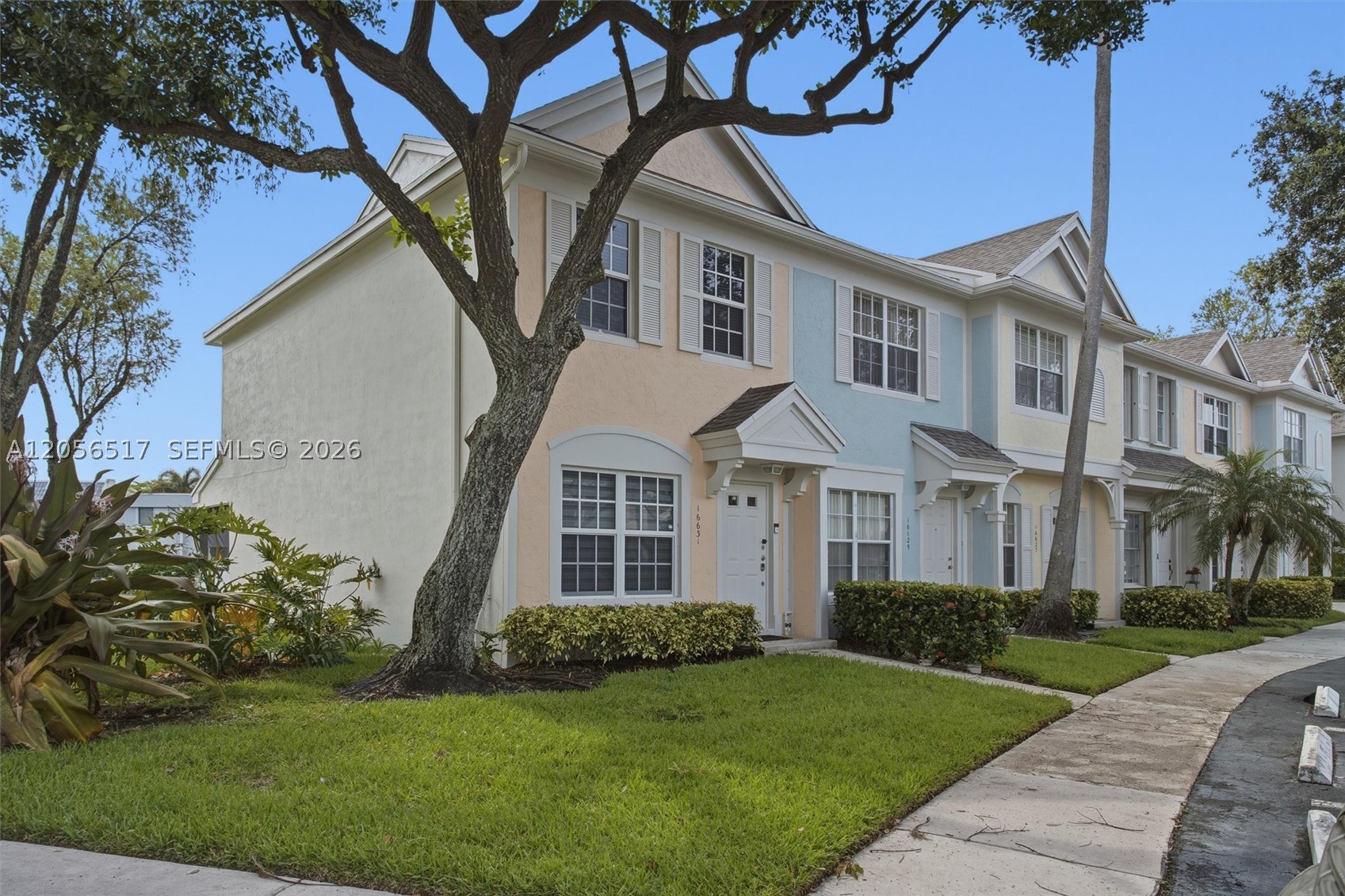 16631 Hemingway Dr, Weston FL 33326