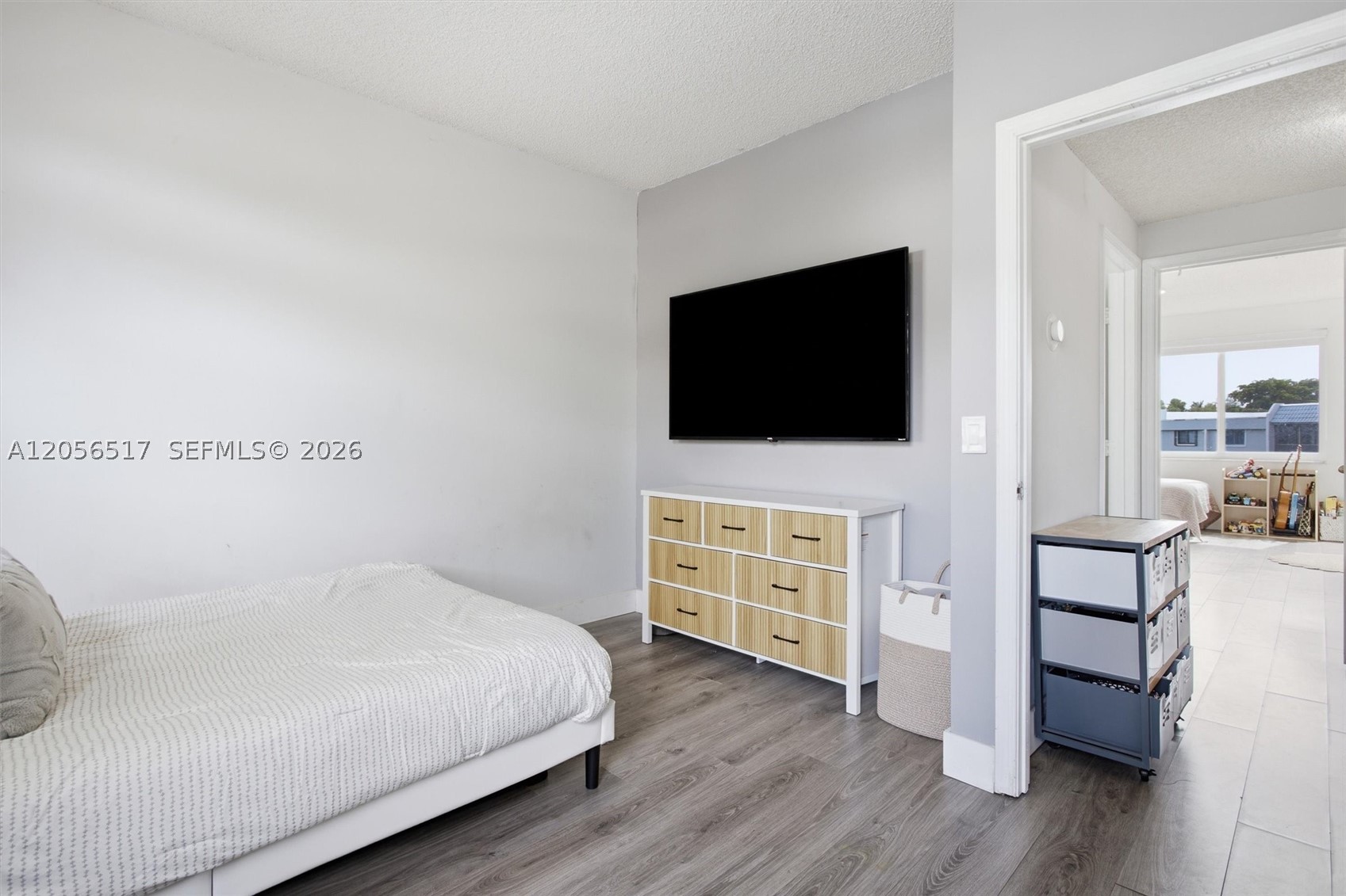 16631 Hemingway Dr, Weston FL 33326