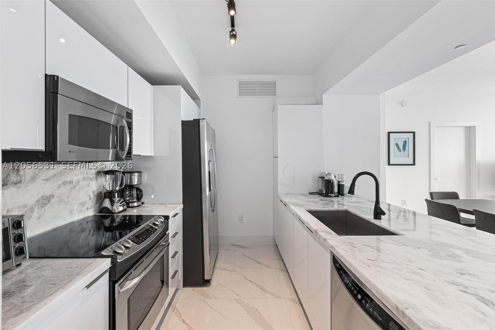 950 Brickell Bay Dr #2210, Miami FL 33131