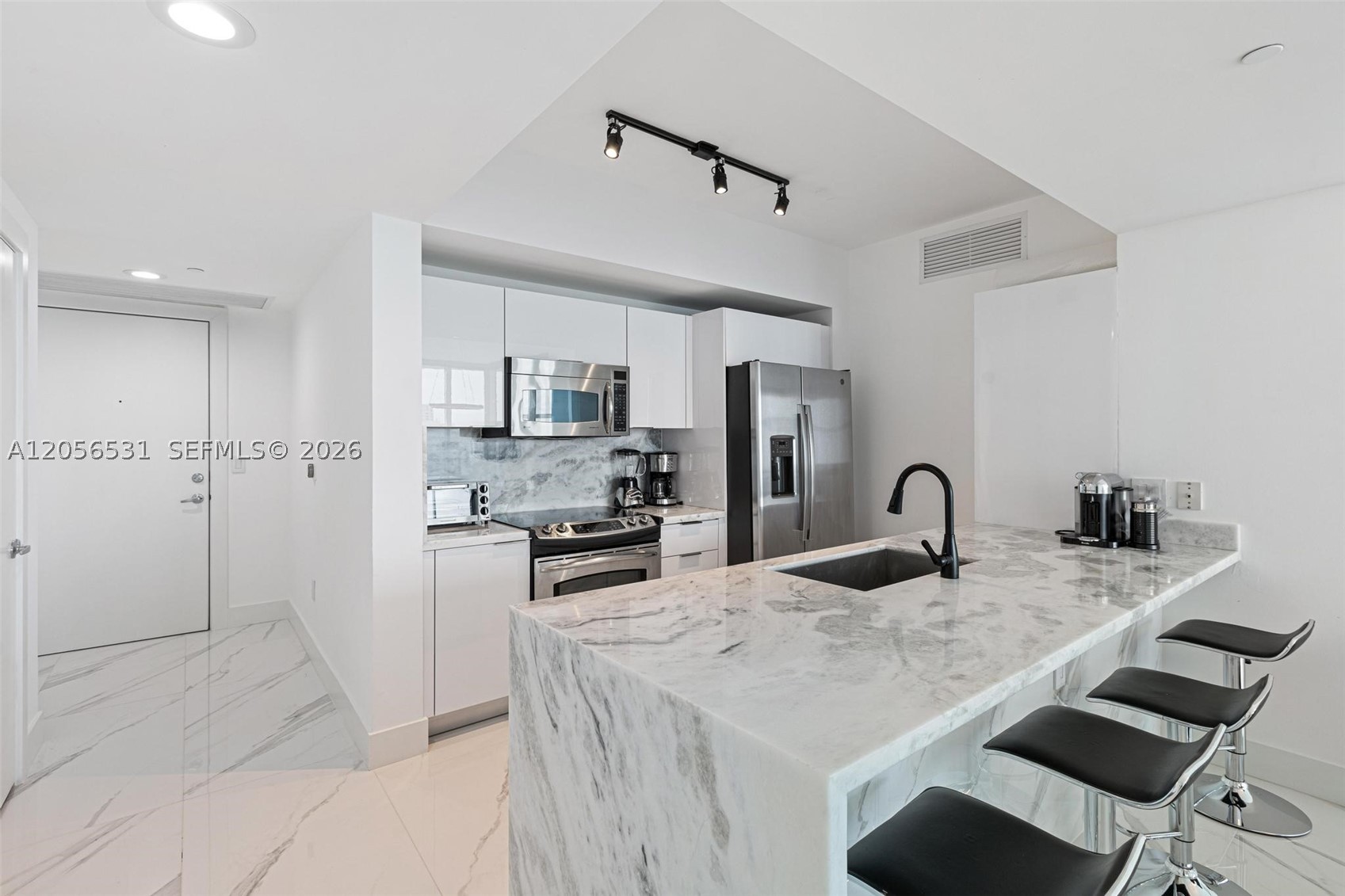 950 Brickell Bay Dr #2210, Miami FL 33131
