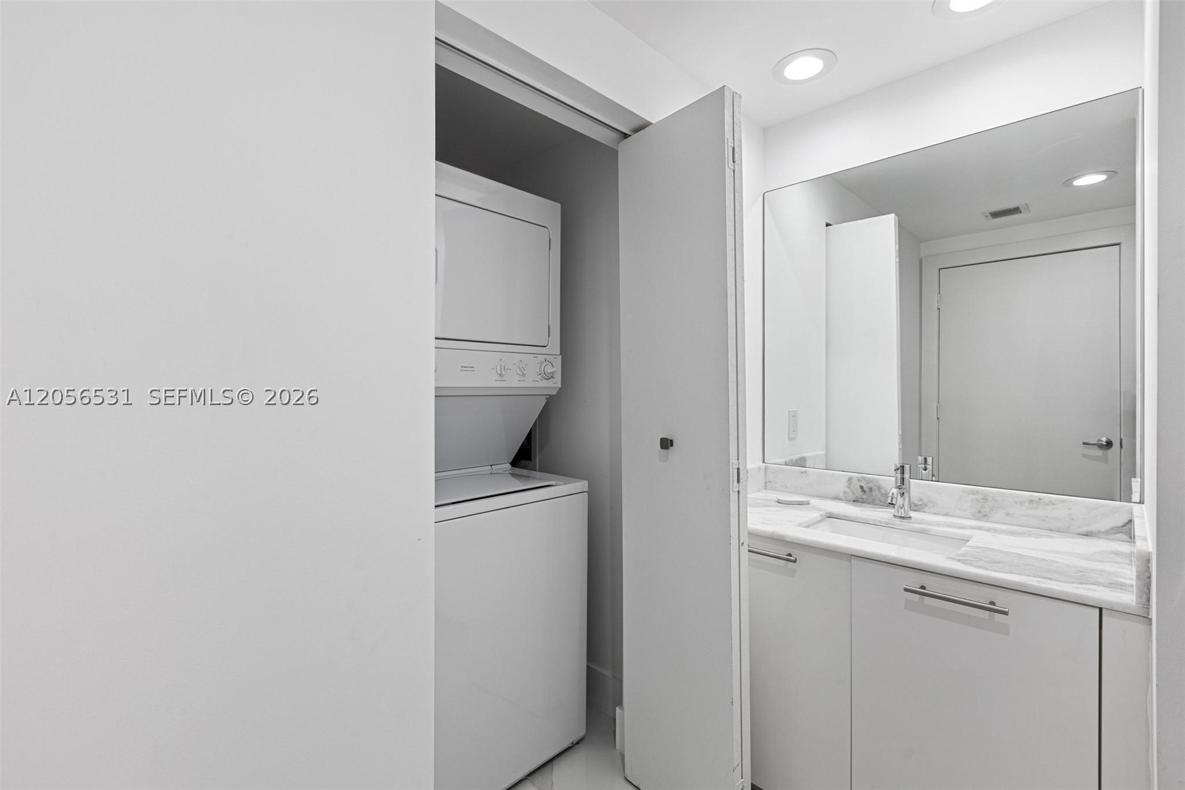 950 Brickell Bay Dr #2210, Miami FL 33131