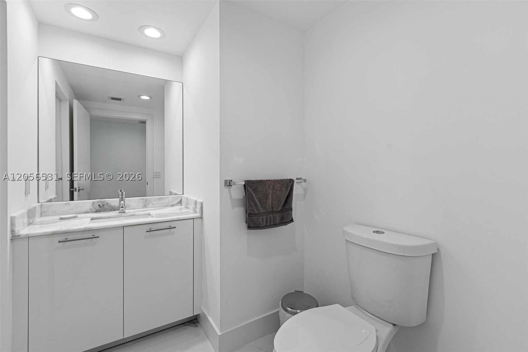 950 Brickell Bay Dr #2210, Miami FL 33131