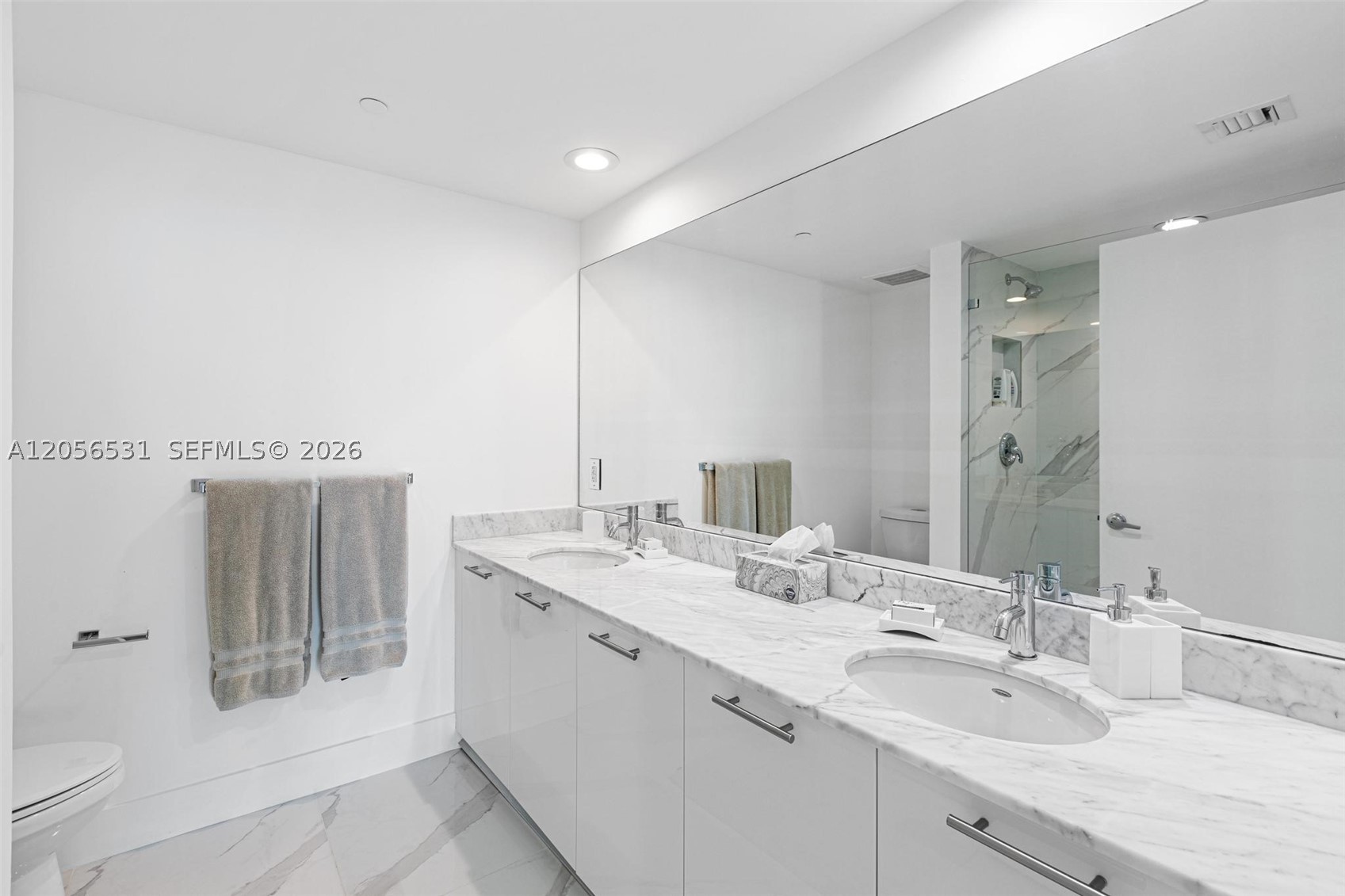 950 Brickell Bay Dr #2210, Miami FL 33131