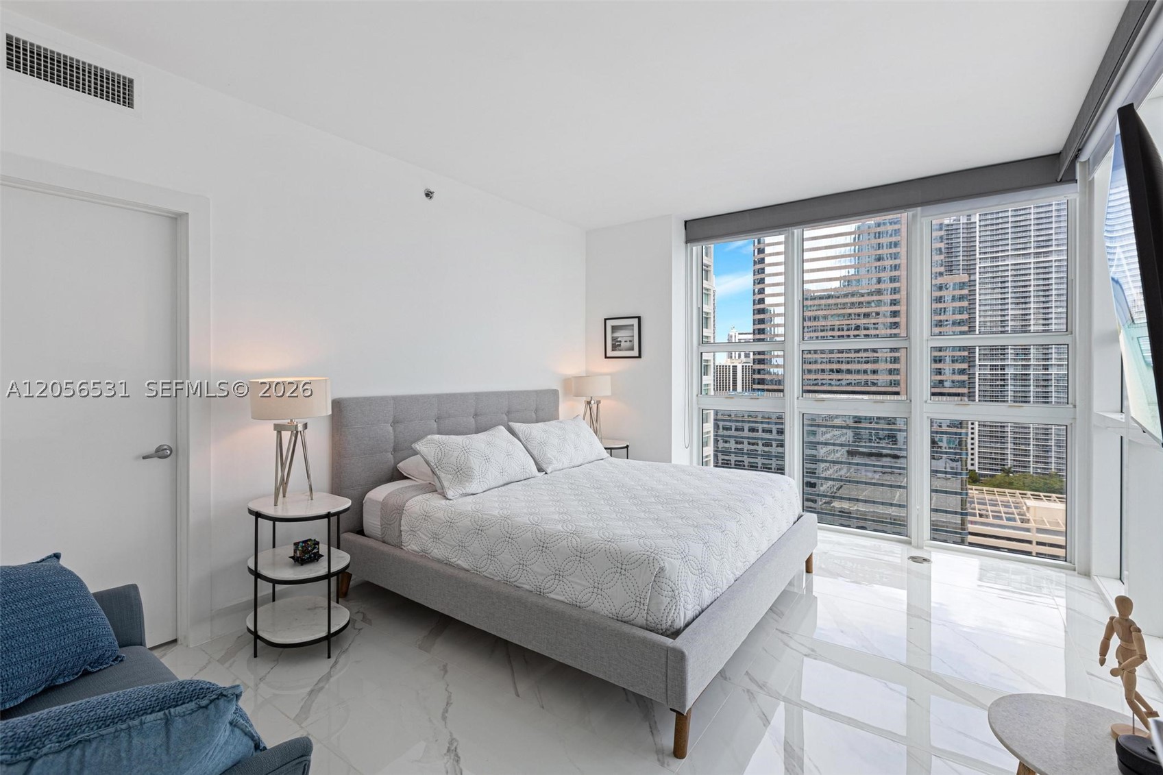 950 Brickell Bay Dr #2210, Miami FL 33131