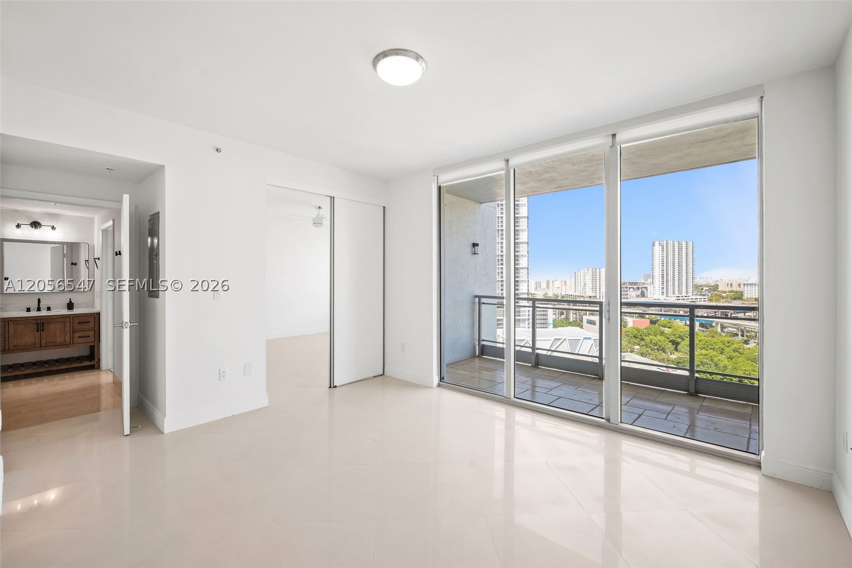 90 SW 3rd St #1608, Miami FL 33130