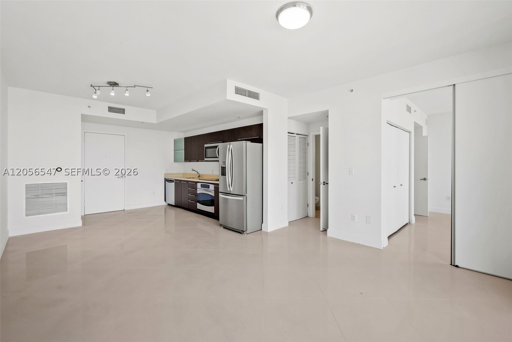 90 SW 3rd St #1608, Miami FL 33130