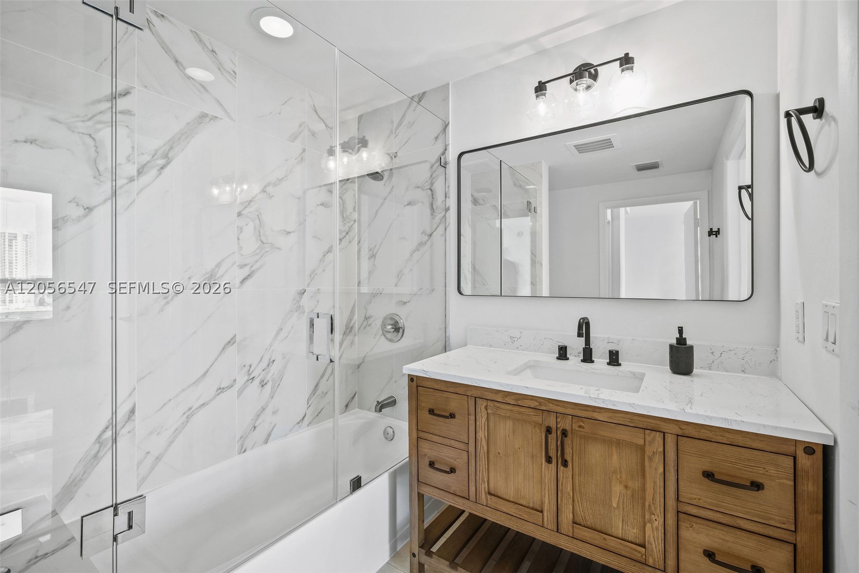 90 SW 3rd St #1608, Miami FL 33130