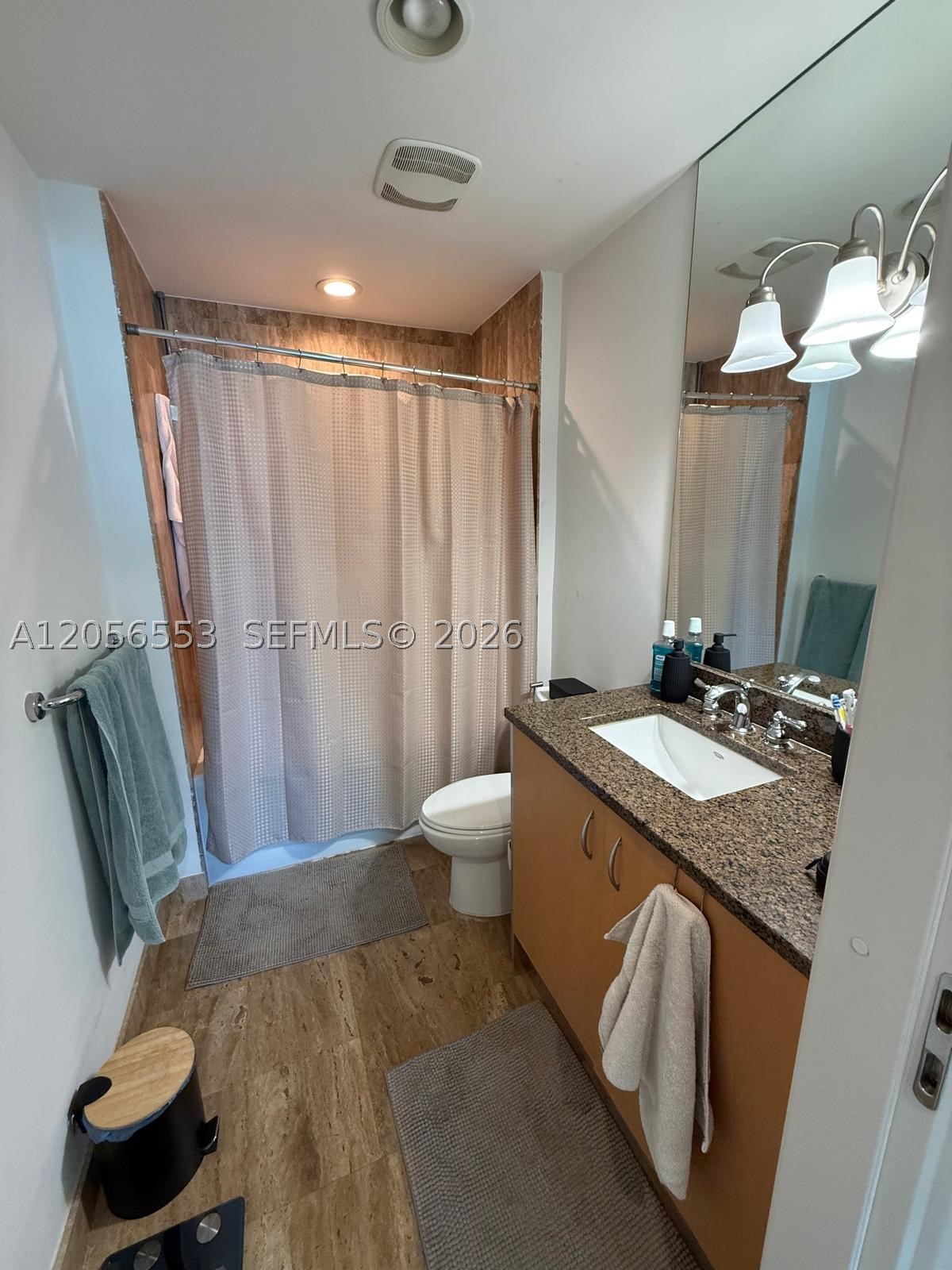 300 S Biscayne Blvd #T-3301, Miami FL 33131