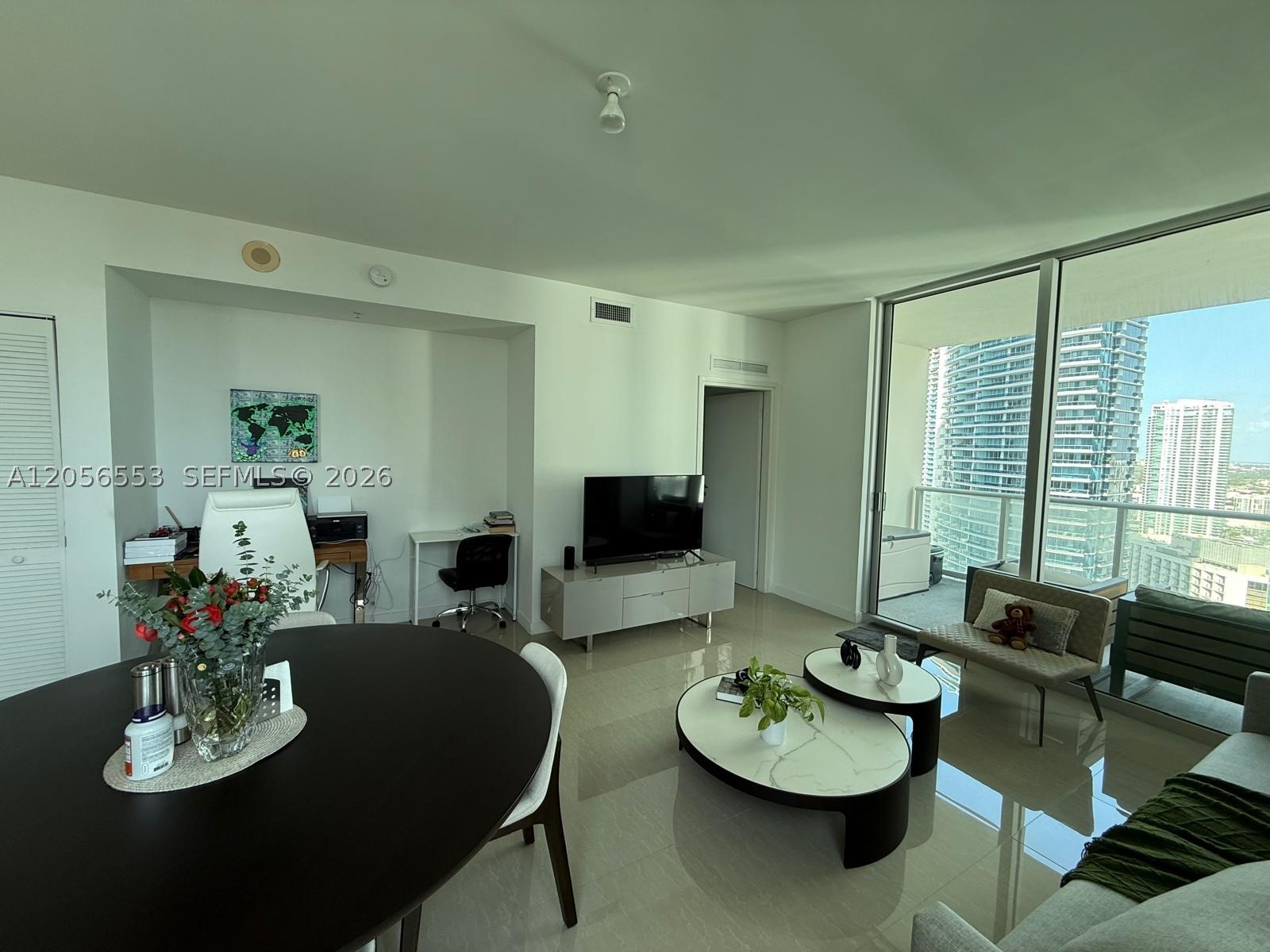 300 S Biscayne Blvd #T-3301, Miami FL 33131