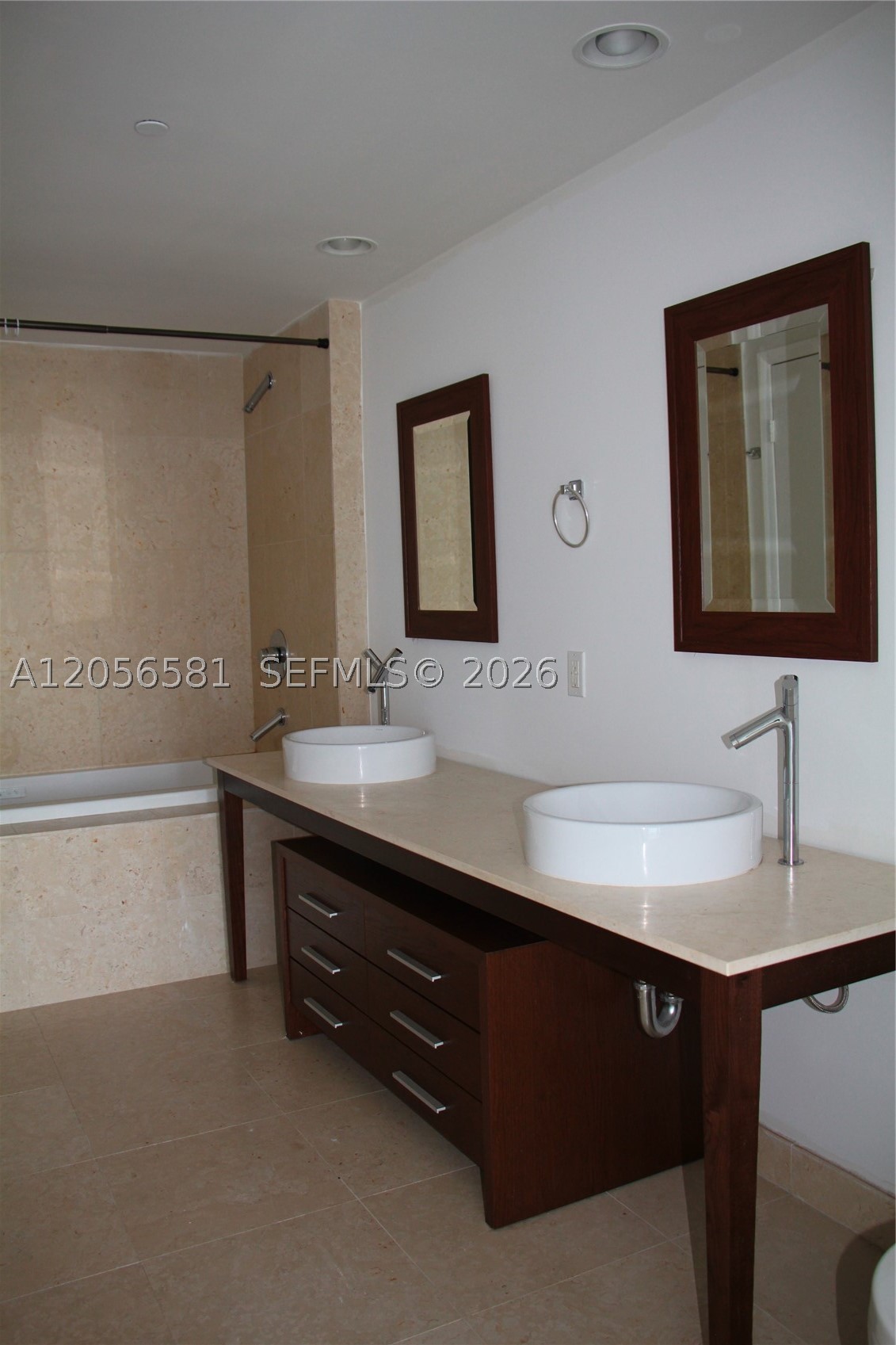 465 BRICKELL AV #3006, Miami FL 33131