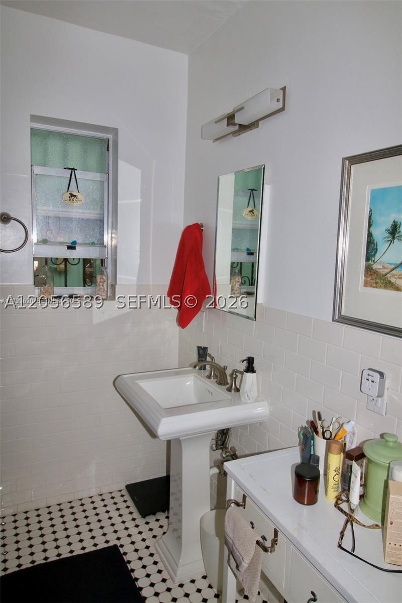 510 NE 72nd St, Miami FL 33138