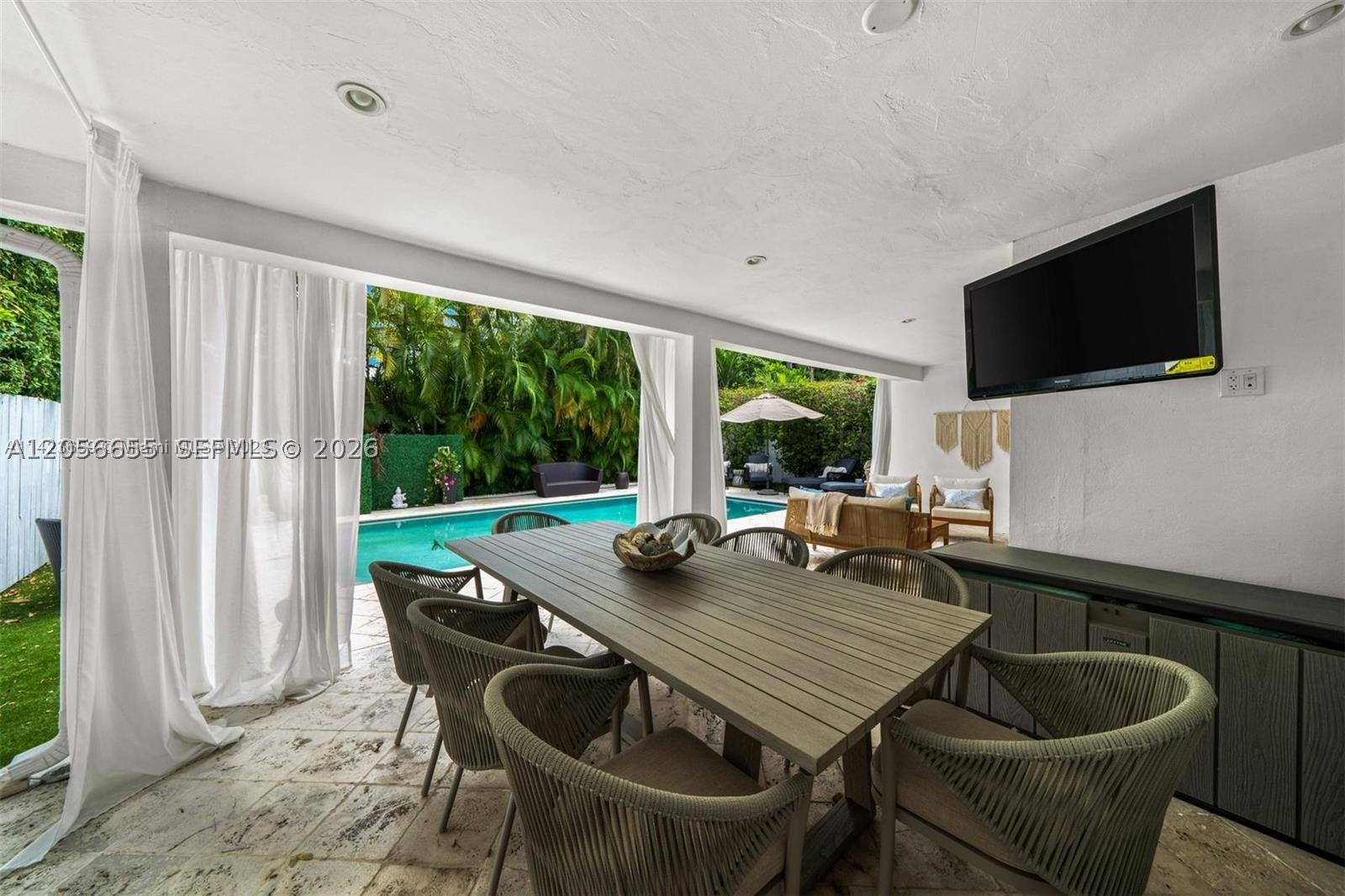 736 W 51 st #736, Miami Beach FL 33140