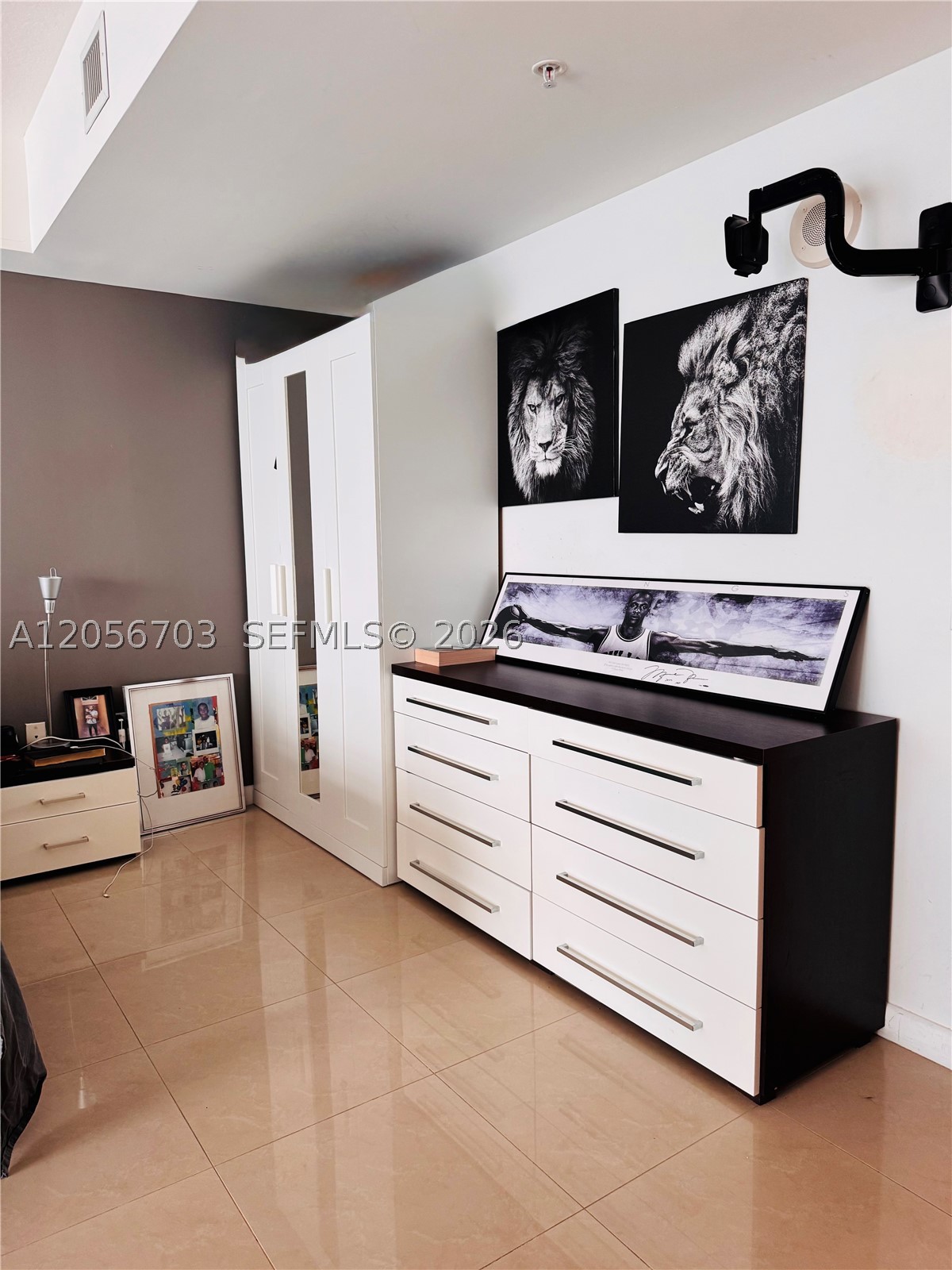 41 SE 5th #2204, Miami FL 33131