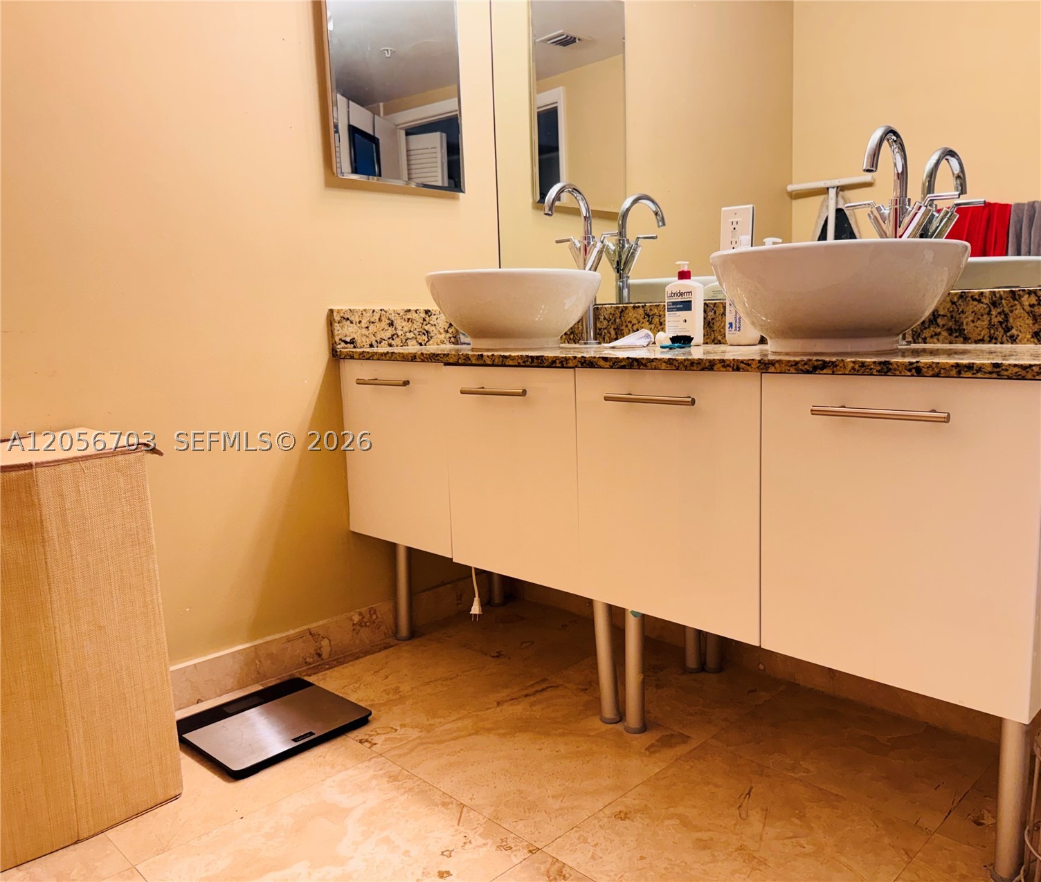 41 SE 5th #2204, Miami FL 33131