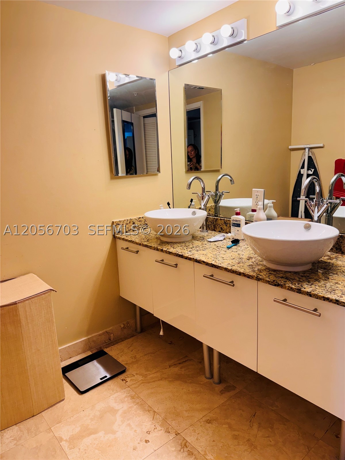 41 SE 5th #2204, Miami FL 33131