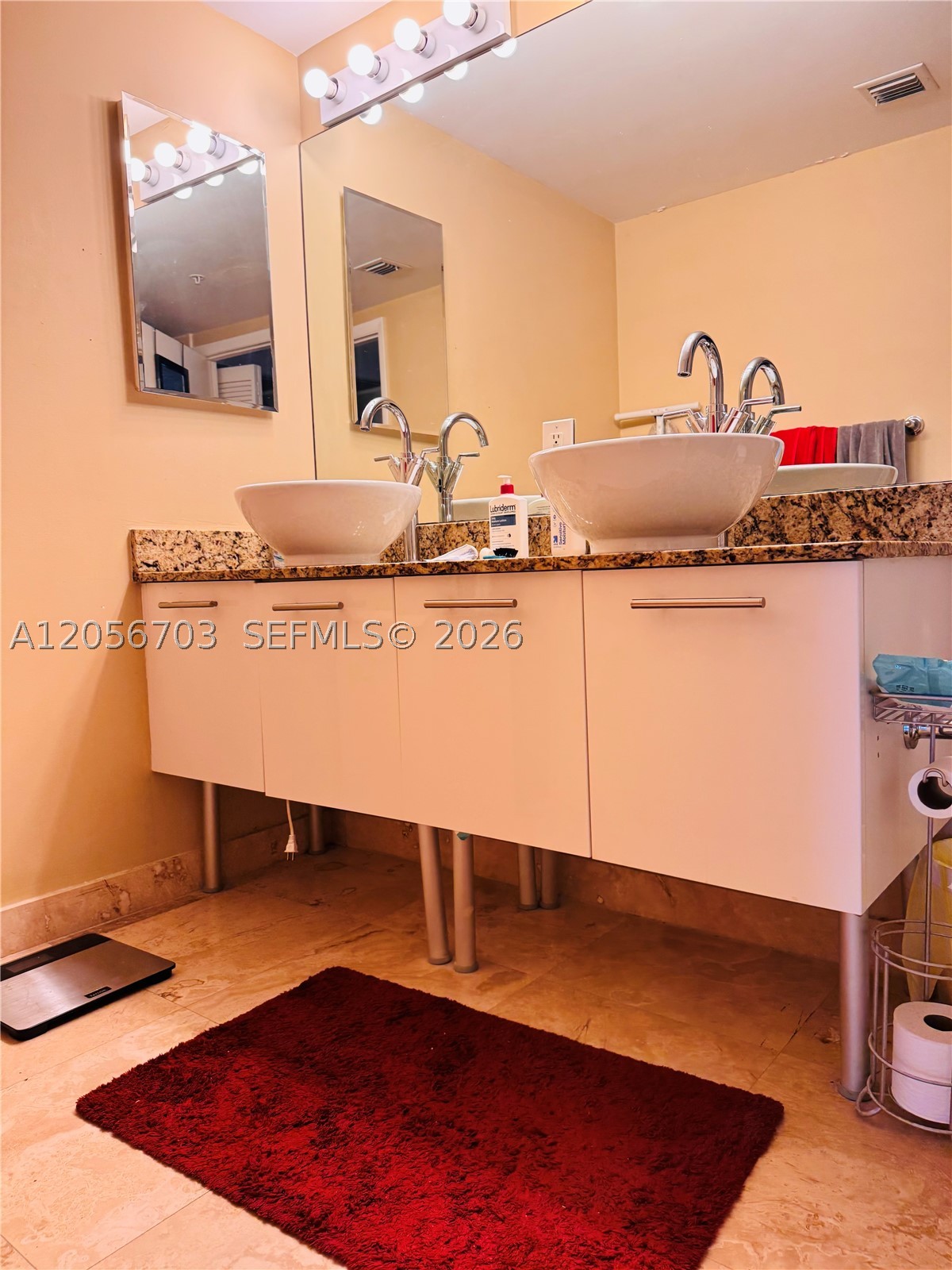 41 SE 5th #2204, Miami FL 33131