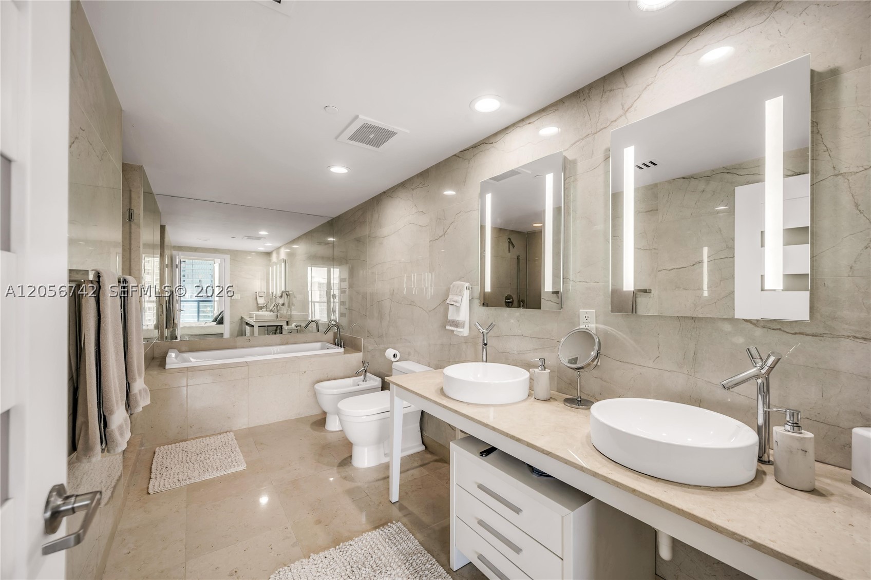 495 Brickell Ave #3702, Miami FL 33131