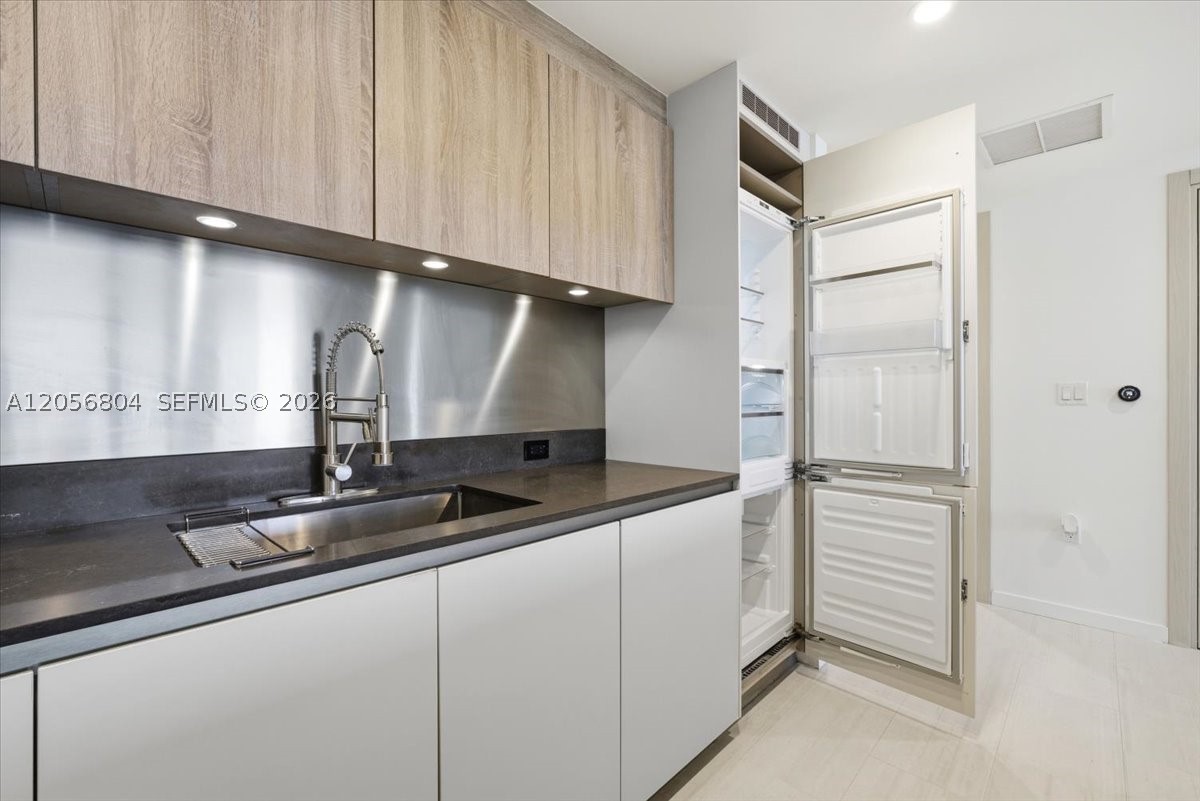 1000 Brickell Plz #3211, Miami FL 33131