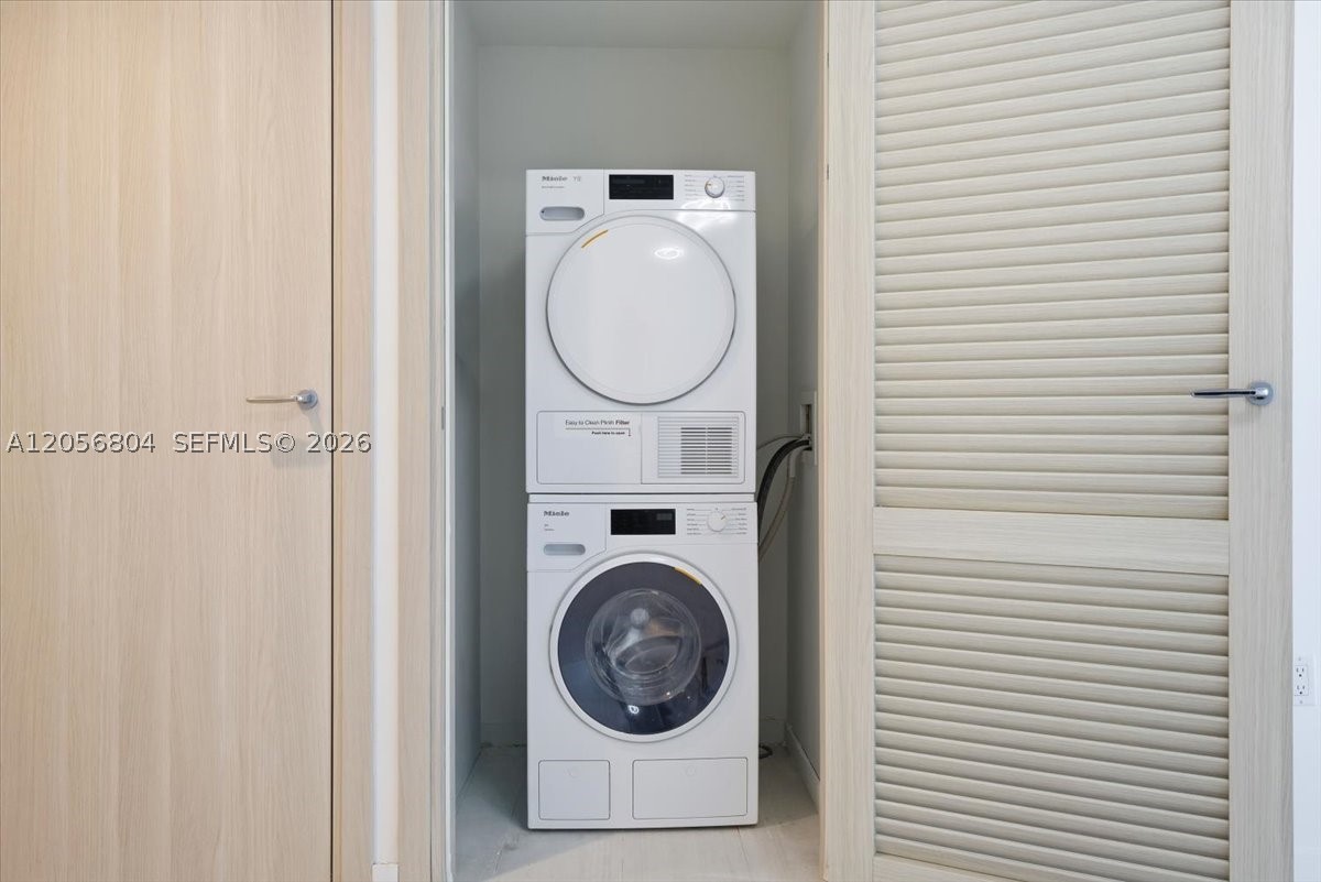 1000 Brickell Plz #3211, Miami FL 33131